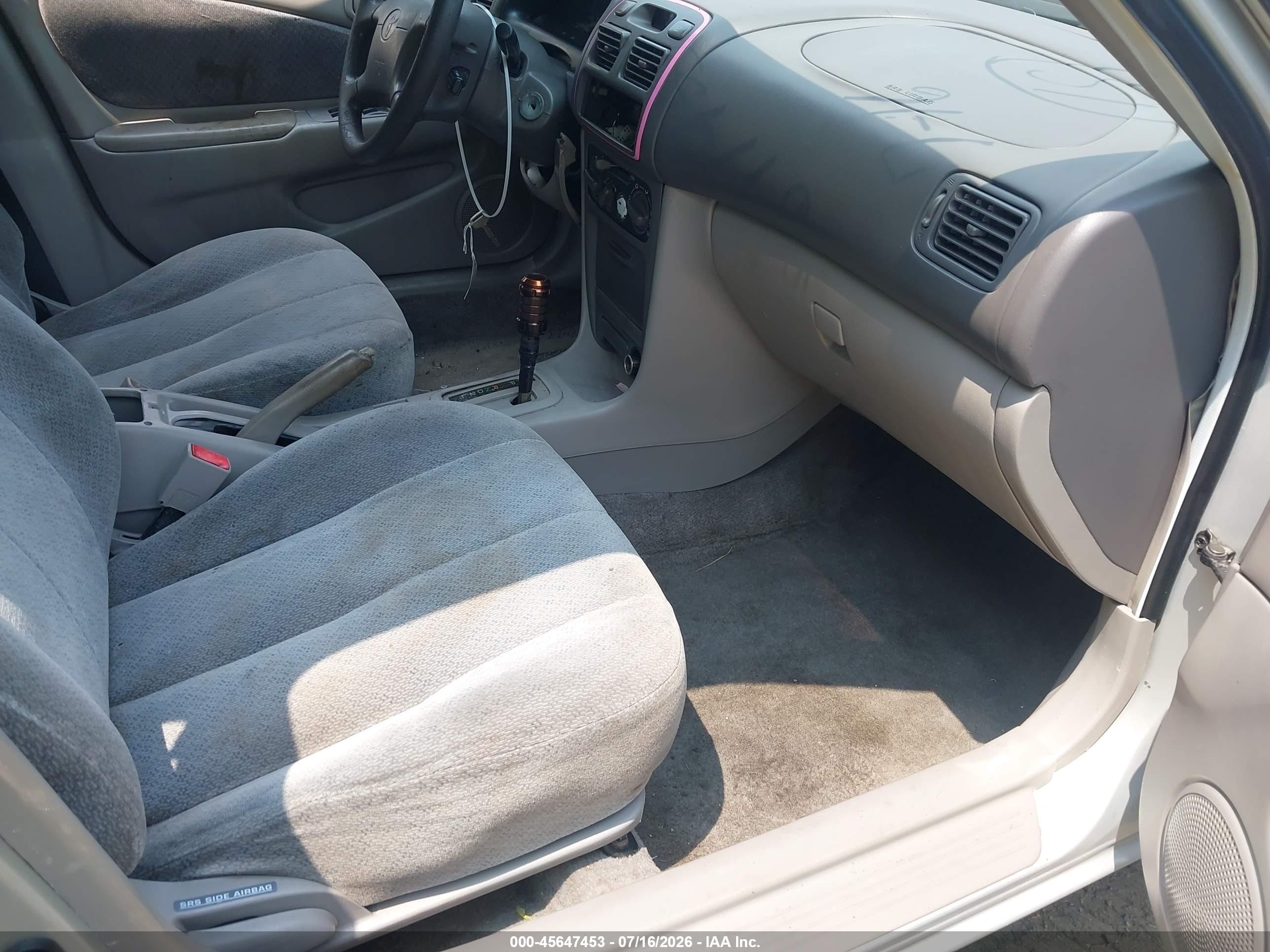 2000 Toyota Corolla Ce Silver vin: 2T1BR18E3YC328955
