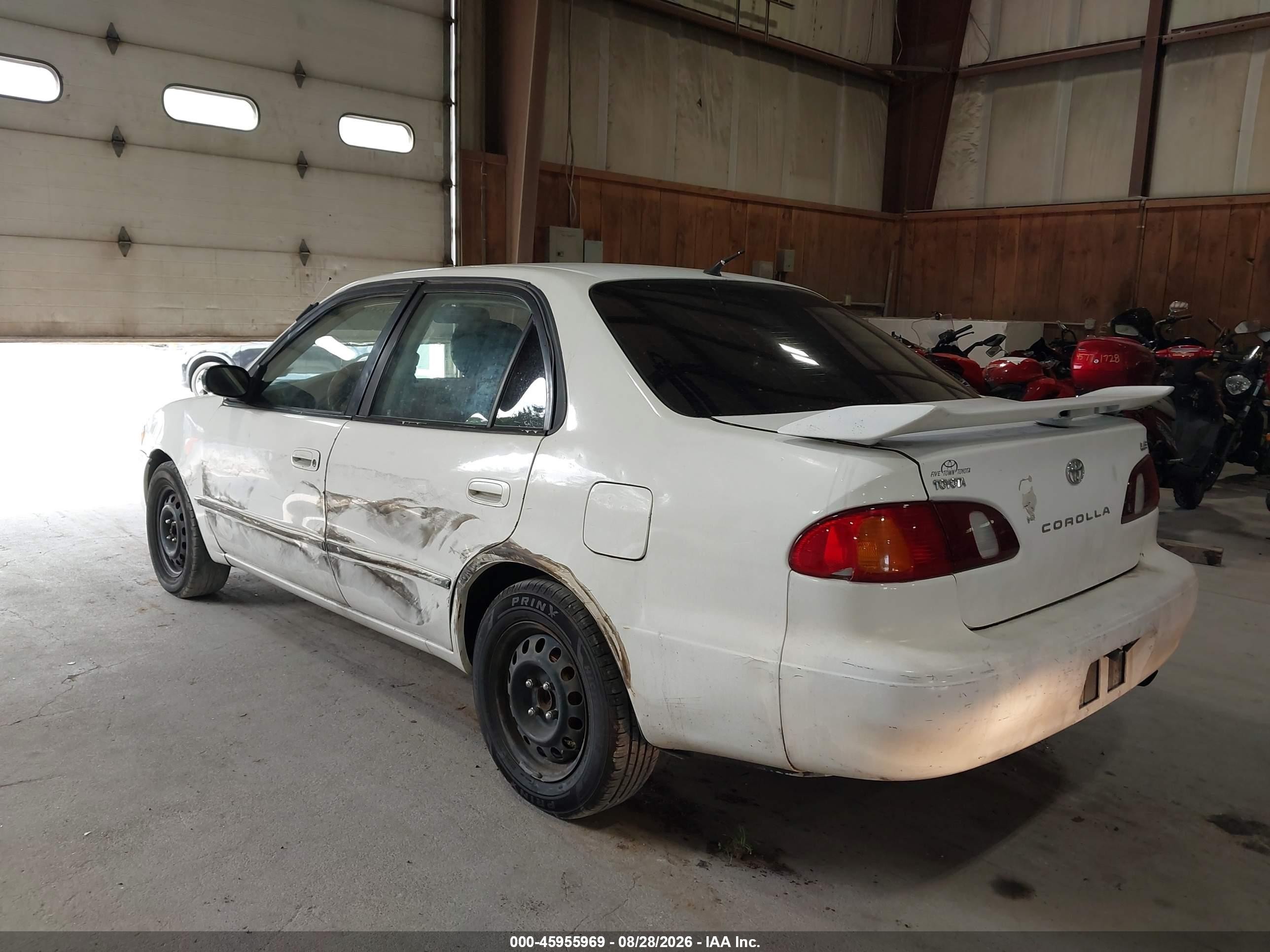 1998 Toyota Corolla Le White vin: 2T1BR18E4WC012672