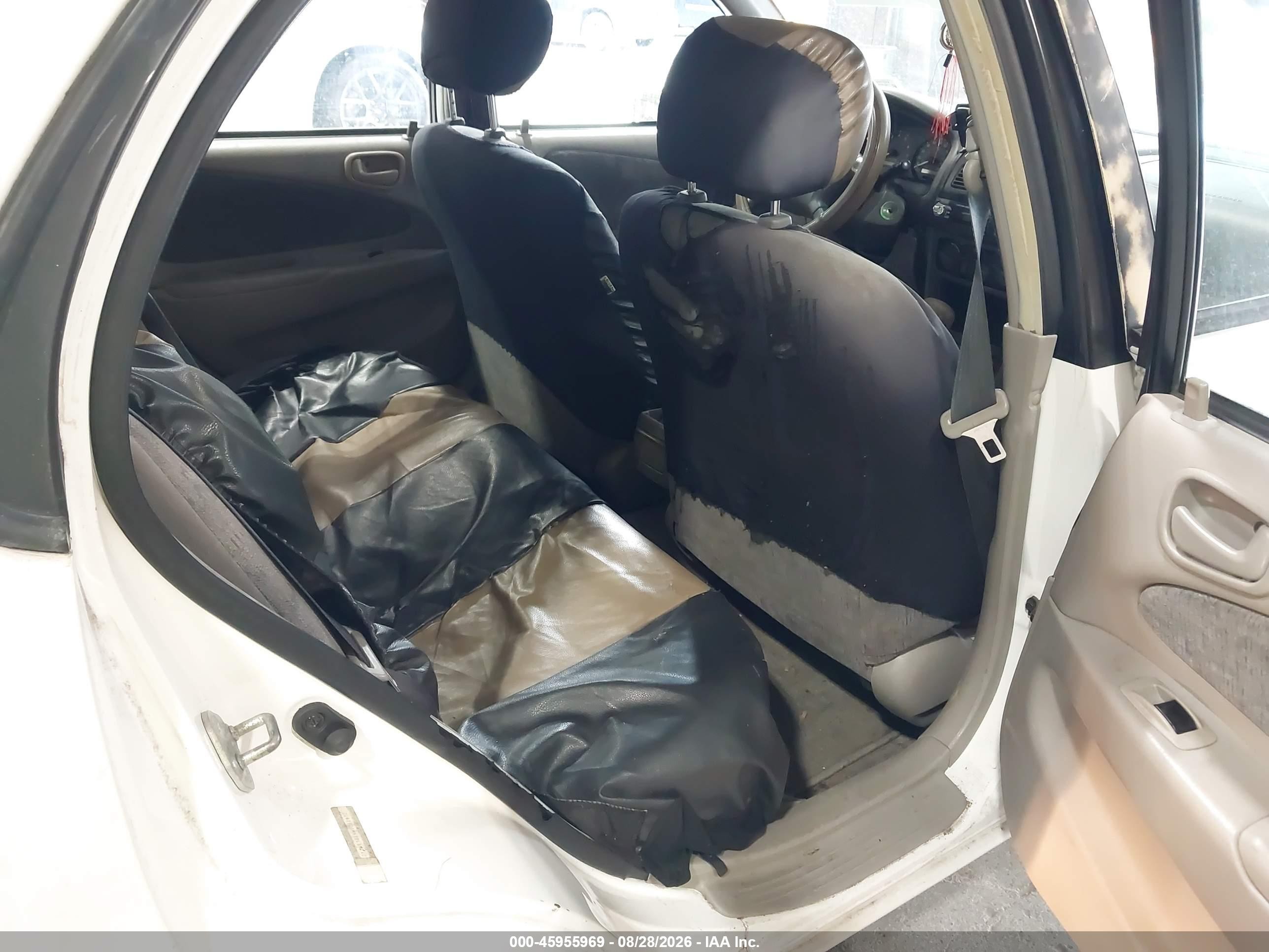 1998 Toyota Corolla Le White vin: 2T1BR18E4WC012672
