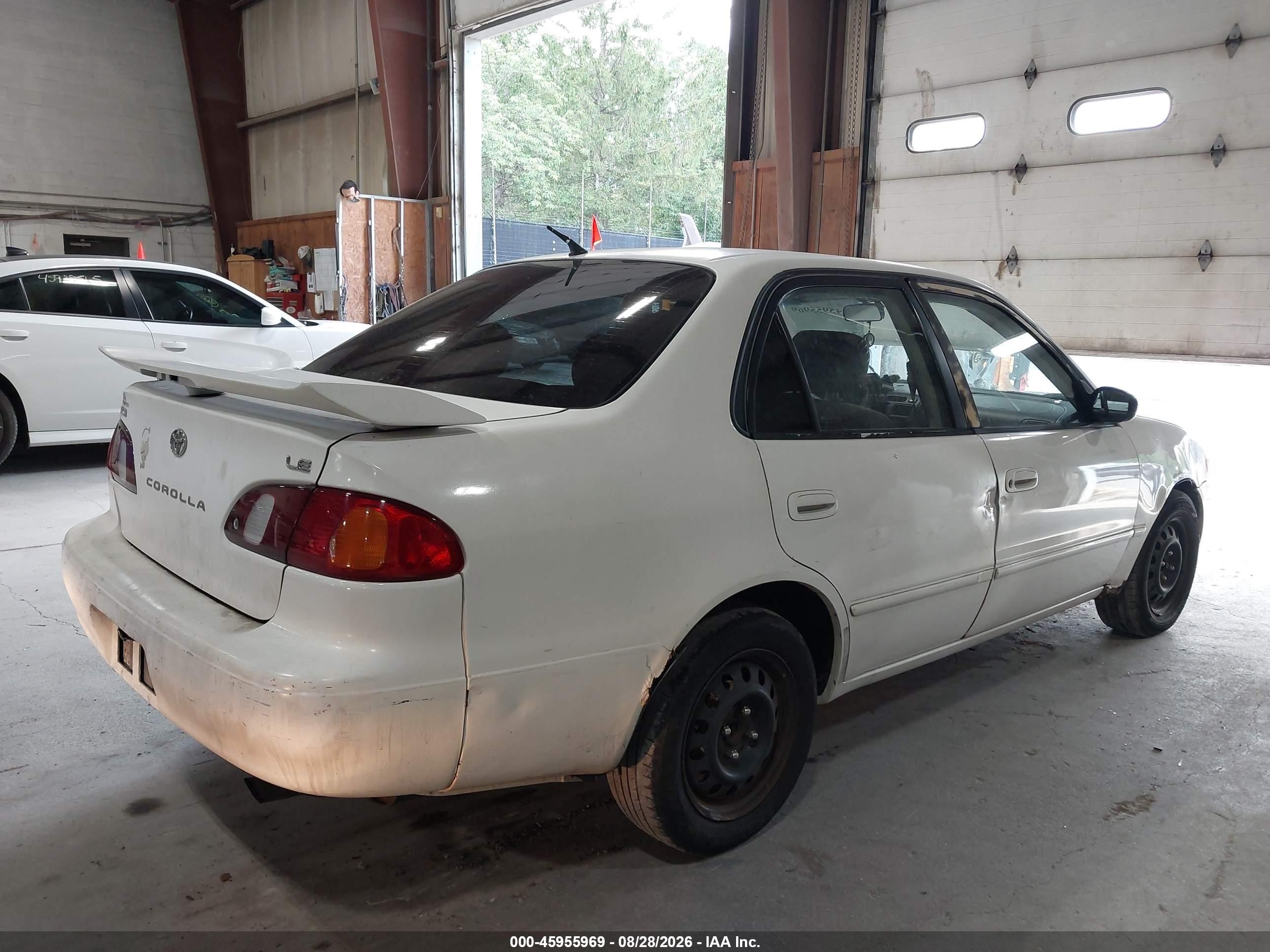 1998 Toyota Corolla Le White vin: 2T1BR18E4WC012672
