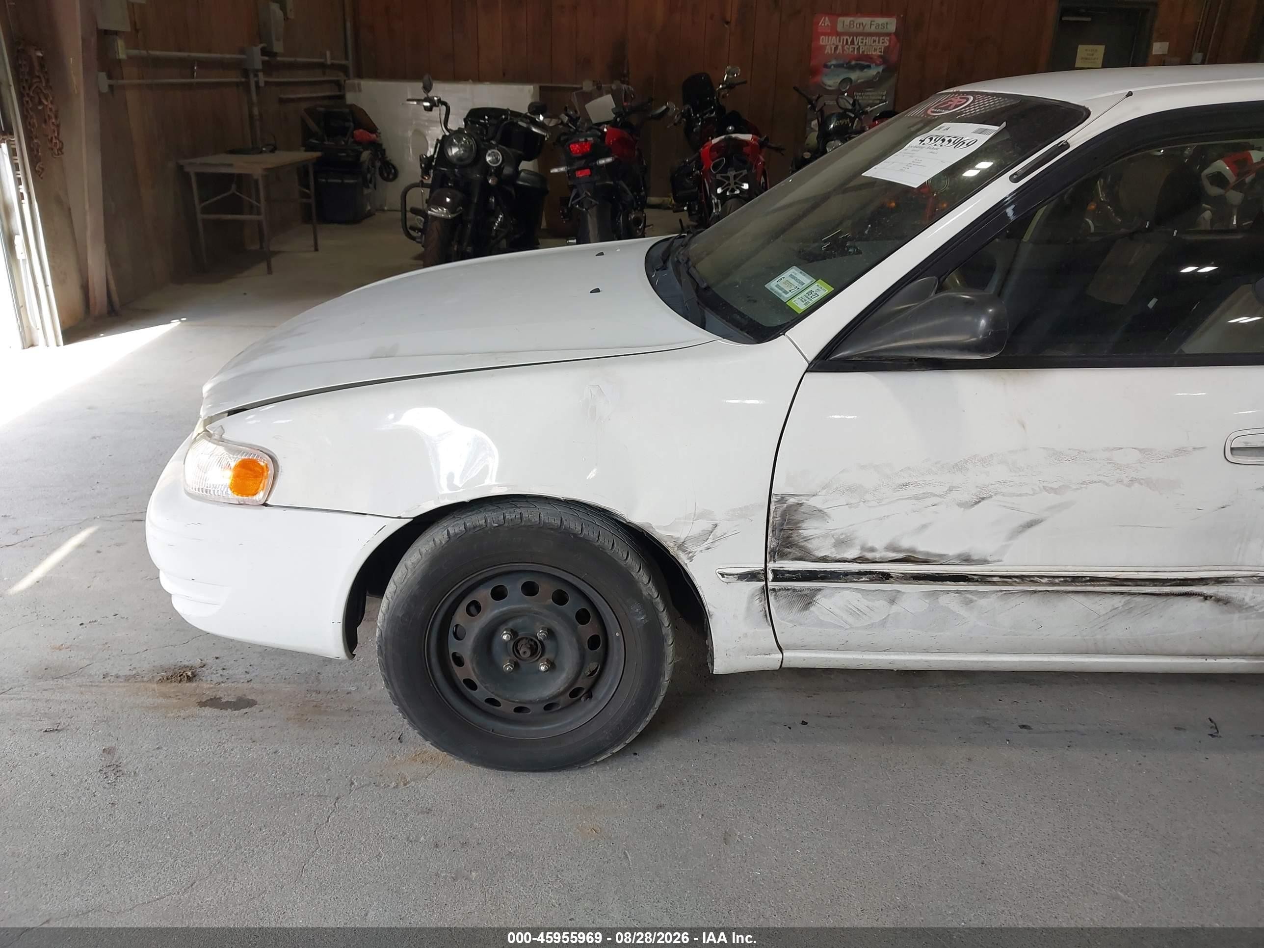 1998 Toyota Corolla Le White vin: 2T1BR18E4WC012672