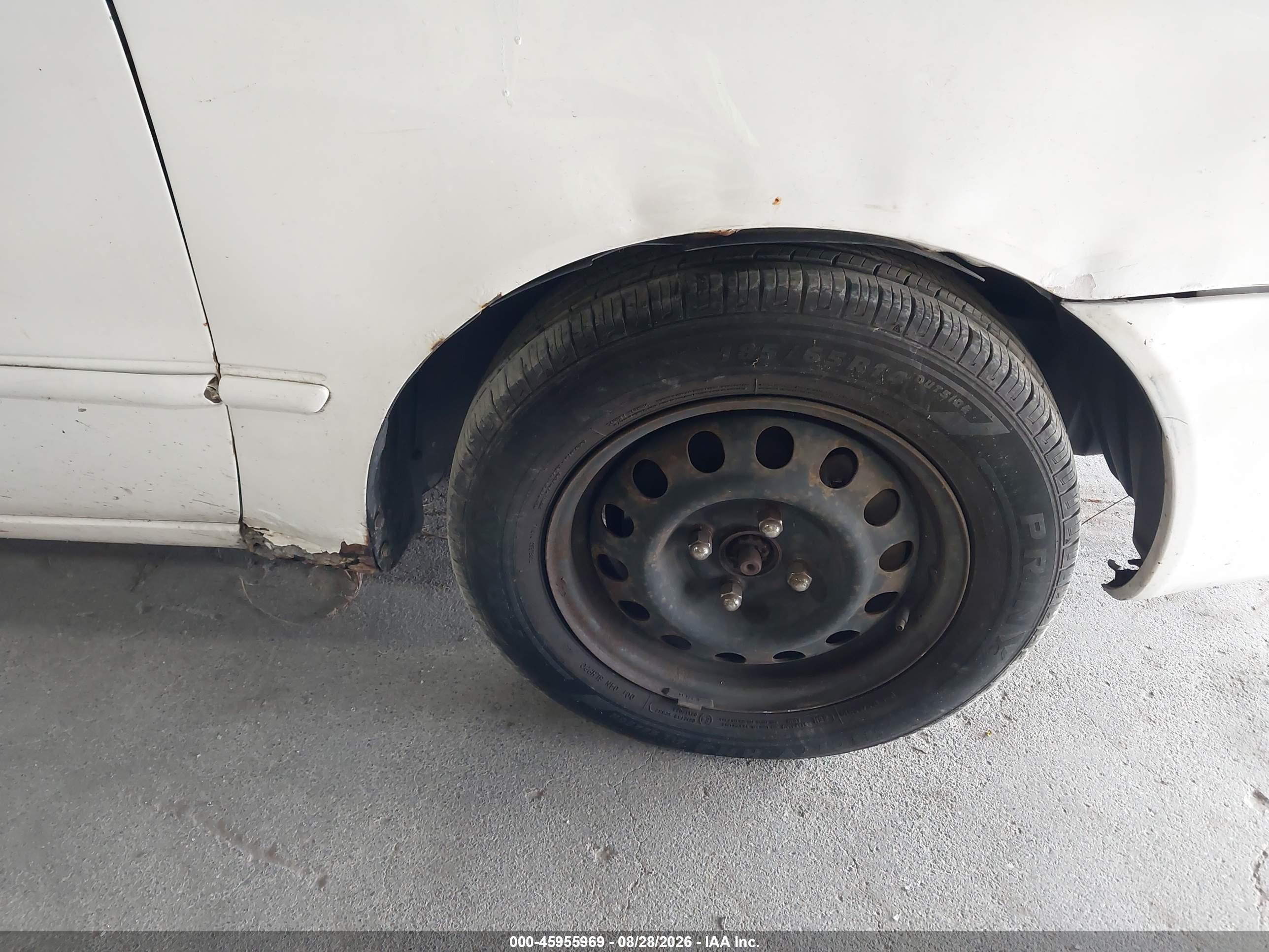 1998 Toyota Corolla Le White vin: 2T1BR18E4WC012672
