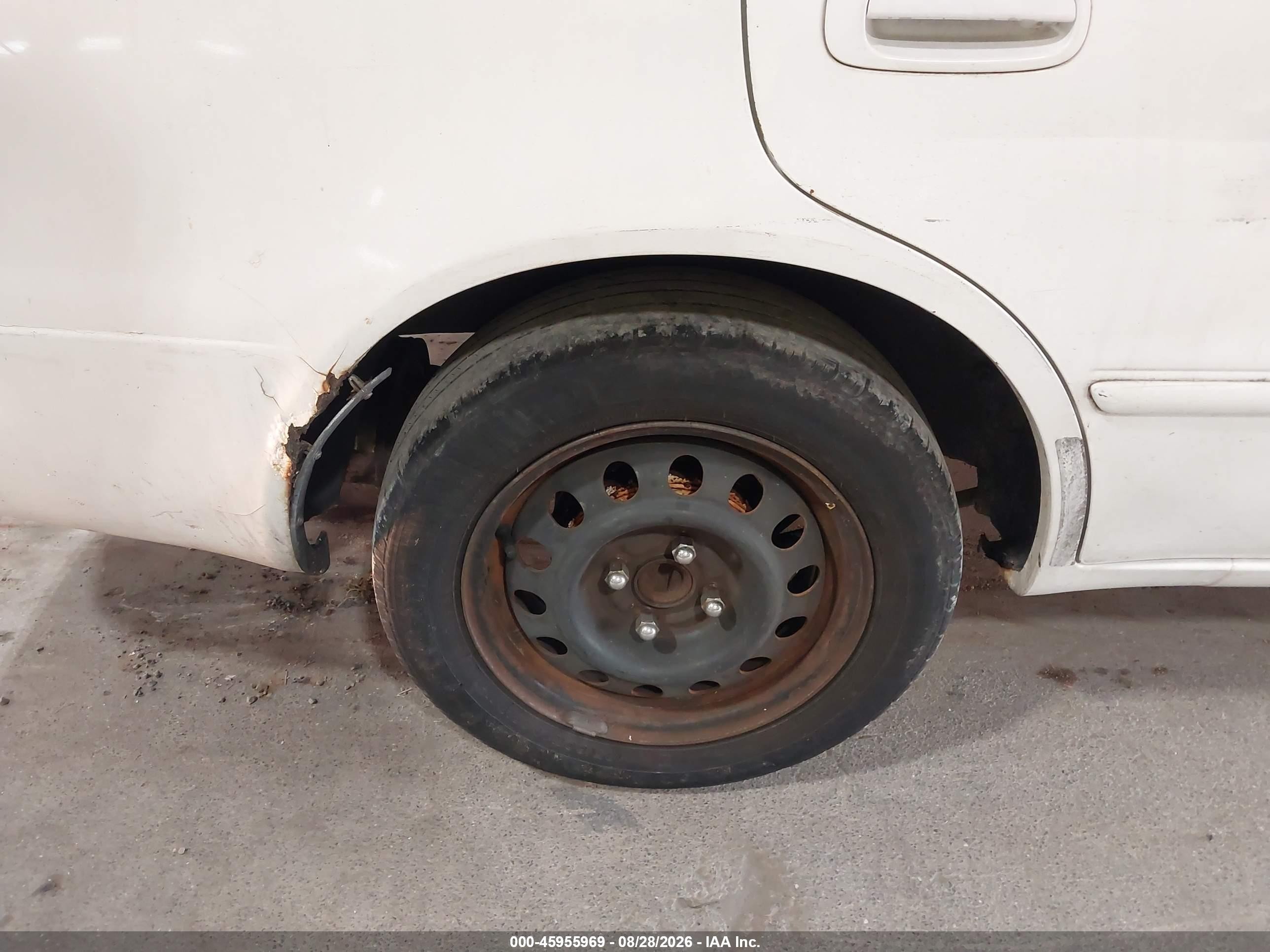 1998 Toyota Corolla Le White vin: 2T1BR18E4WC012672