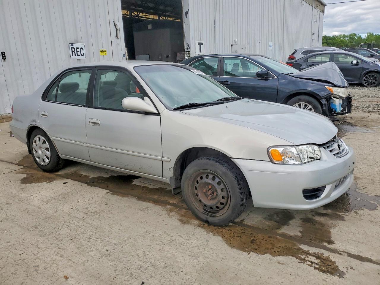 2002 Toyota Corolla Le Silver vin: 2T1BR18E82C574147