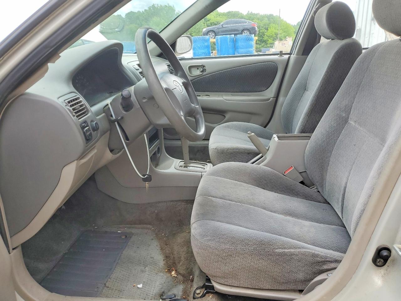 2002 Toyota Corolla Le Silver vin: 2T1BR18E82C574147