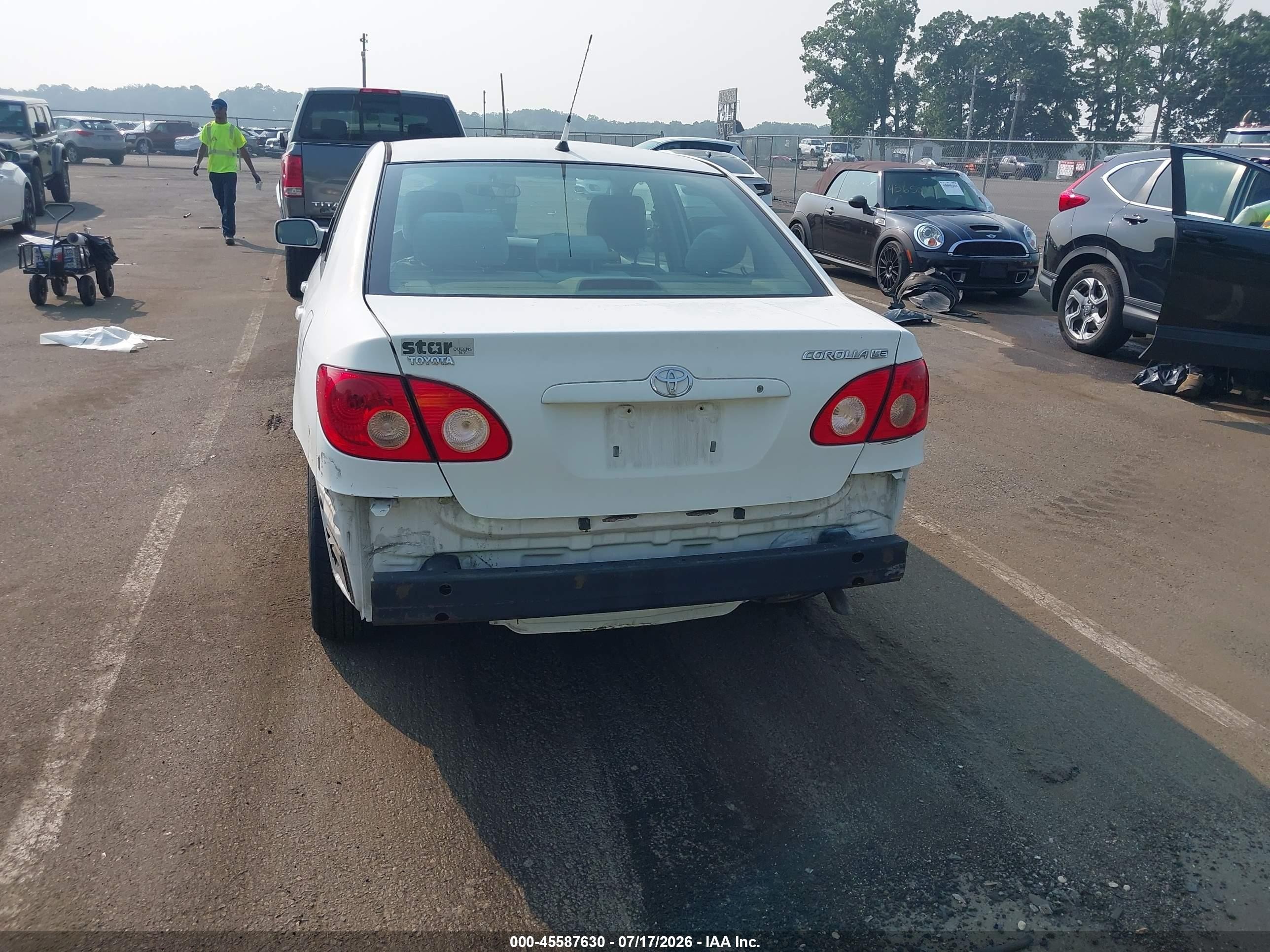 2007 Toyota Corolla Le White vin: 2T1BR30E27C768171