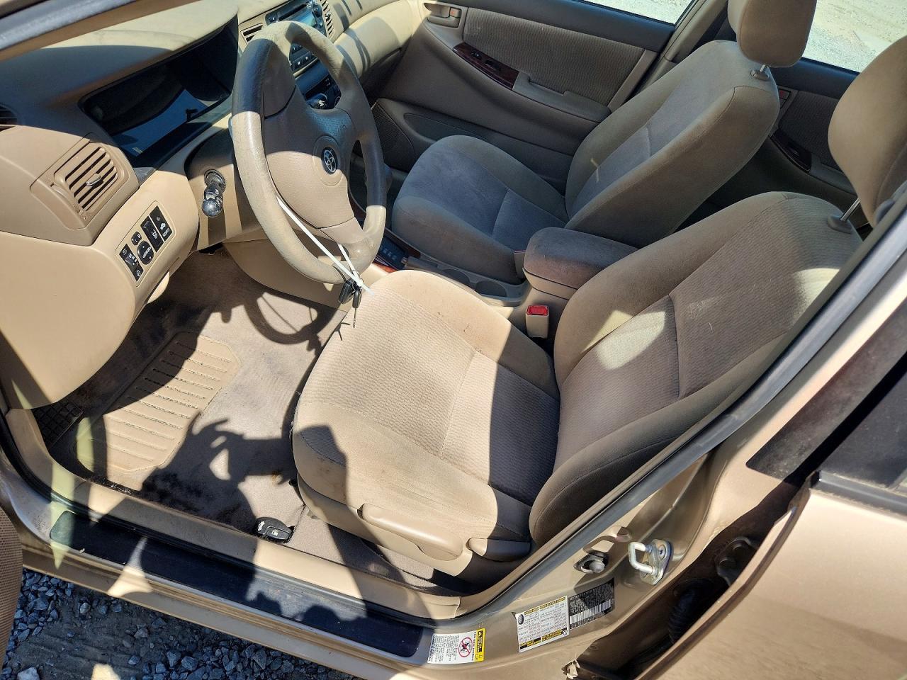 2005 Toyota Corolla Le Gold vin: 2T1BR30E65C557617