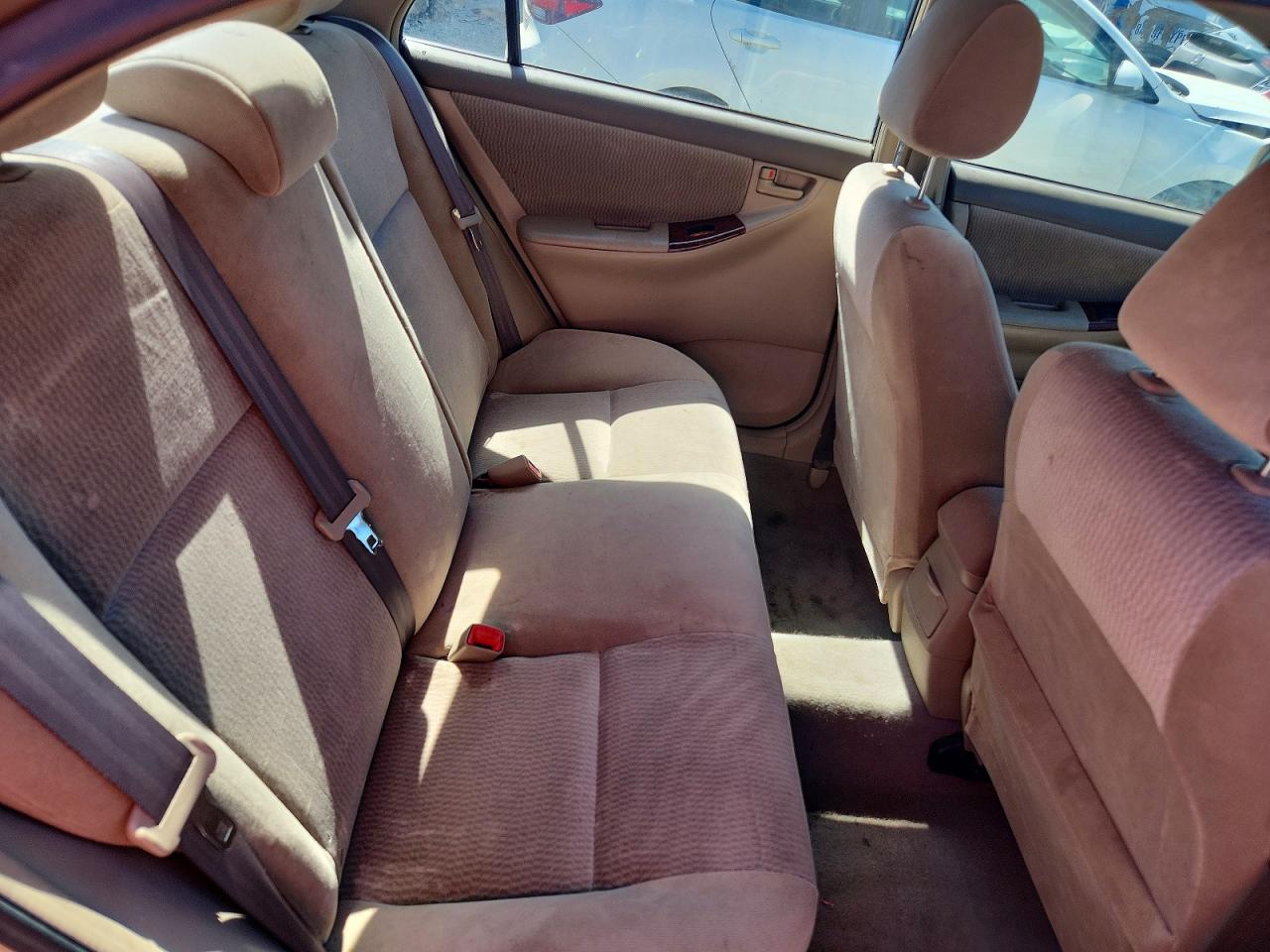 2005 Toyota Corolla Le Gold vin: 2T1BR30E65C557617