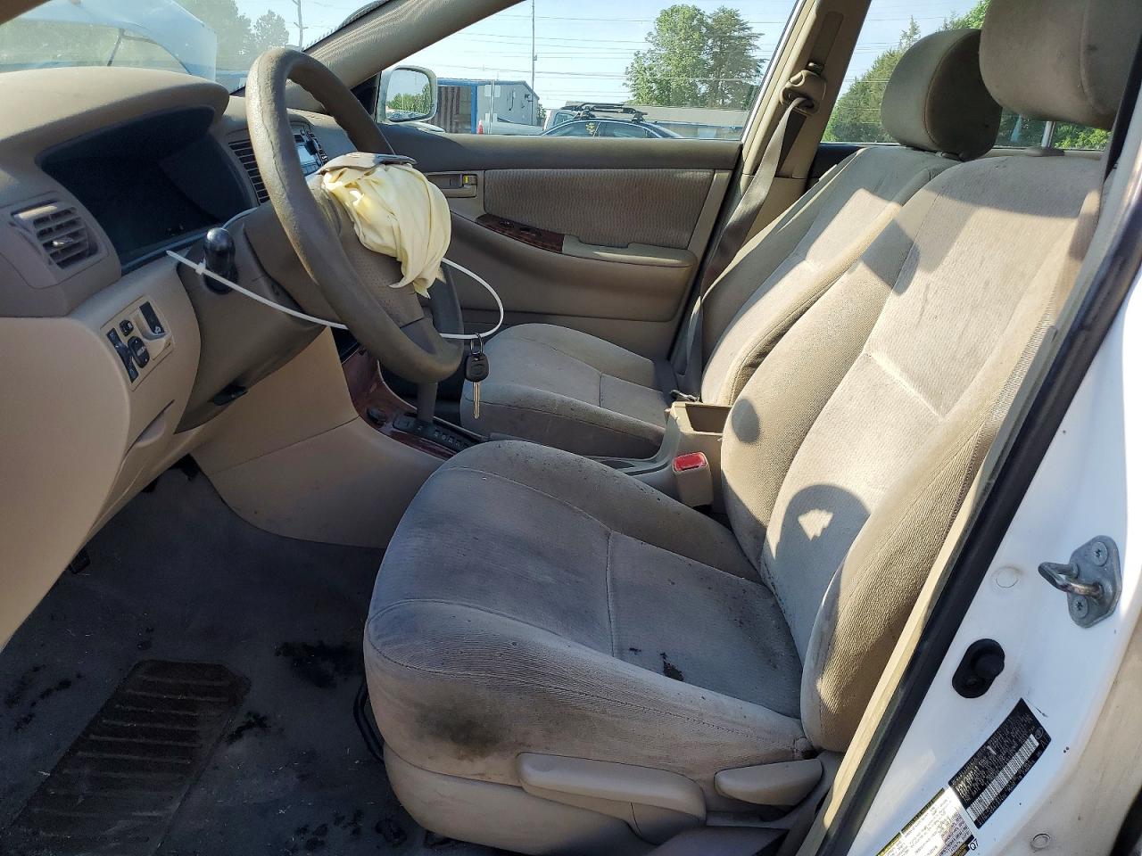 2005 Toyota Corolla Le White vin: 2T1BR30E75C491353
