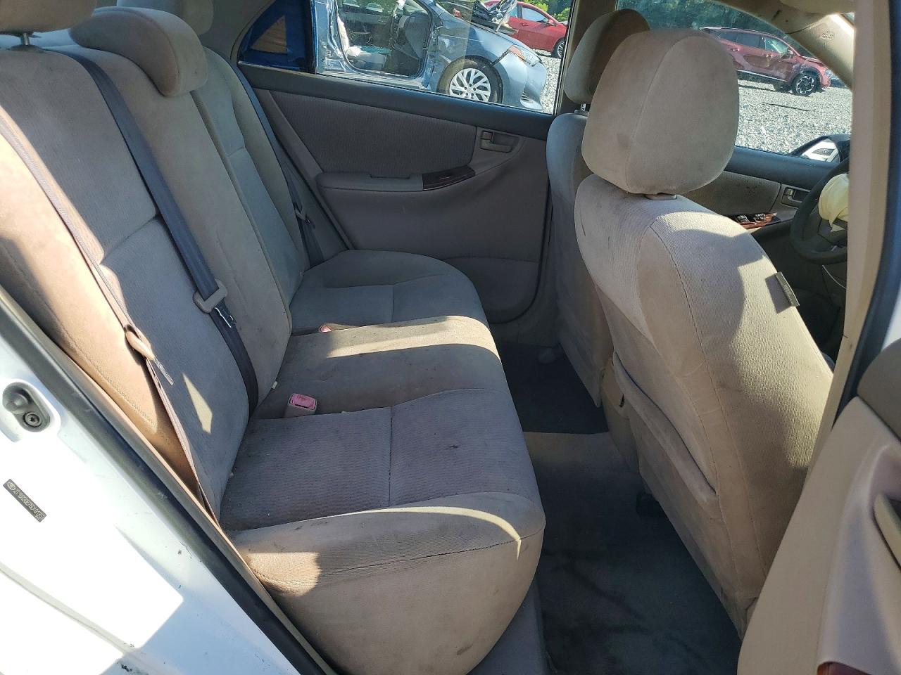 2005 Toyota Corolla Le White vin: 2T1BR30E75C491353