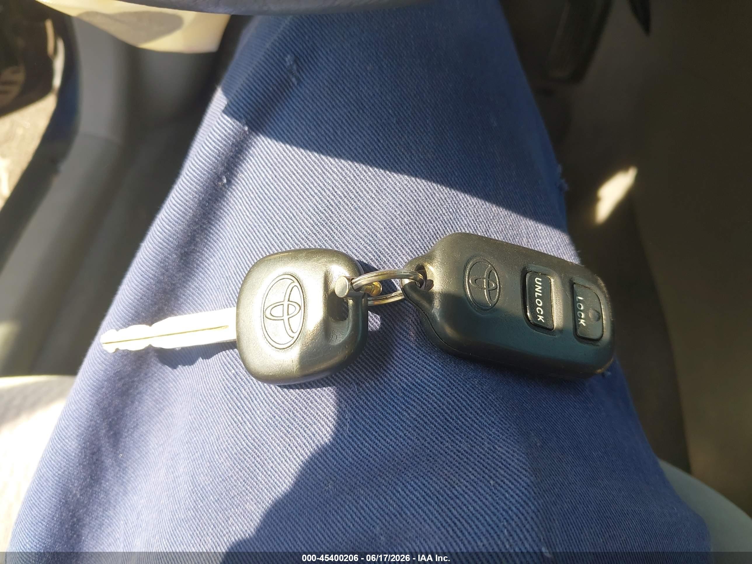 2005 Toyota Corolla Le Blue vin: 2T1BR30E95C432563