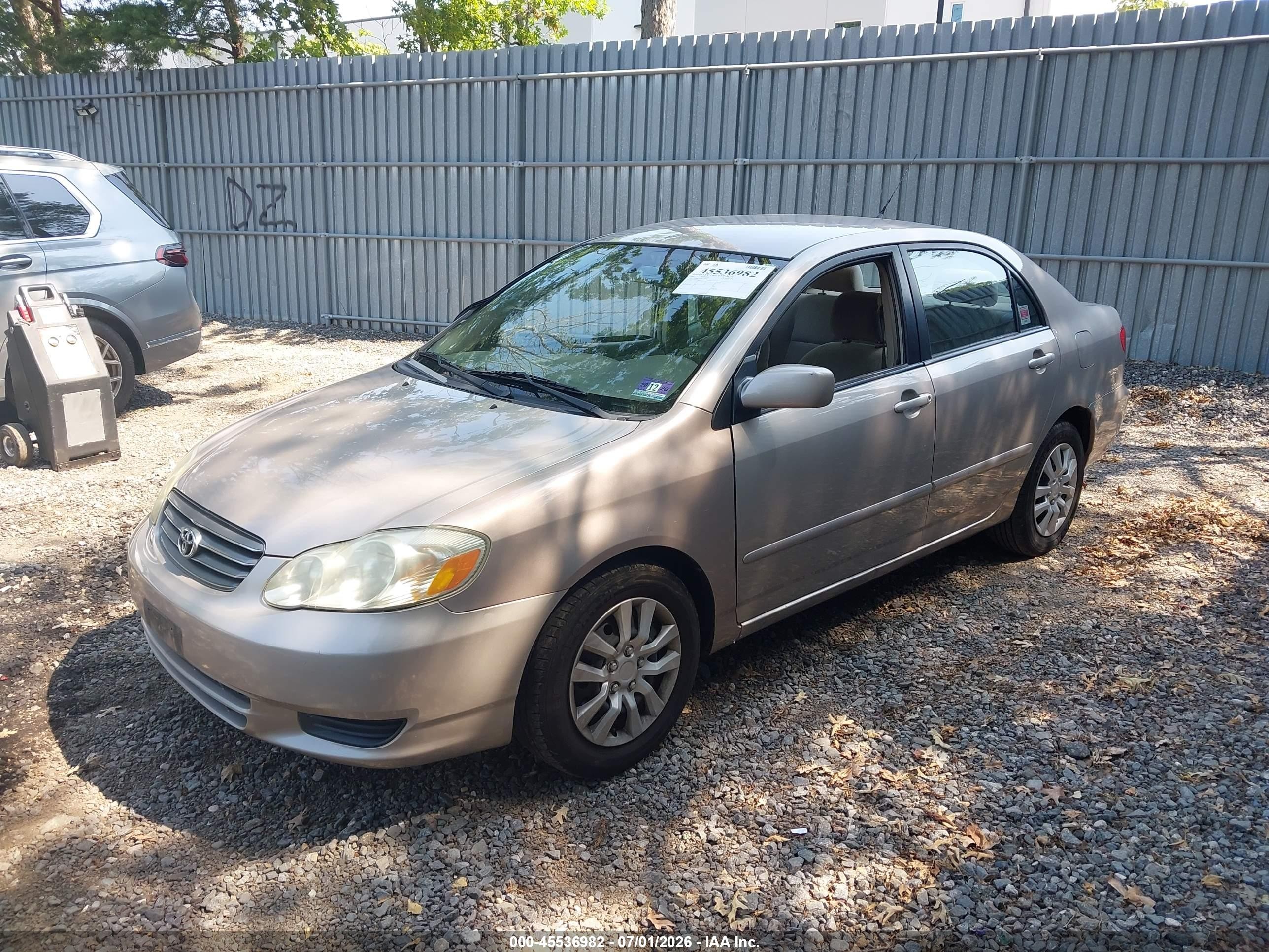 2003 Toyota Corolla Le Gold vin: 2T1BR32E03C110095