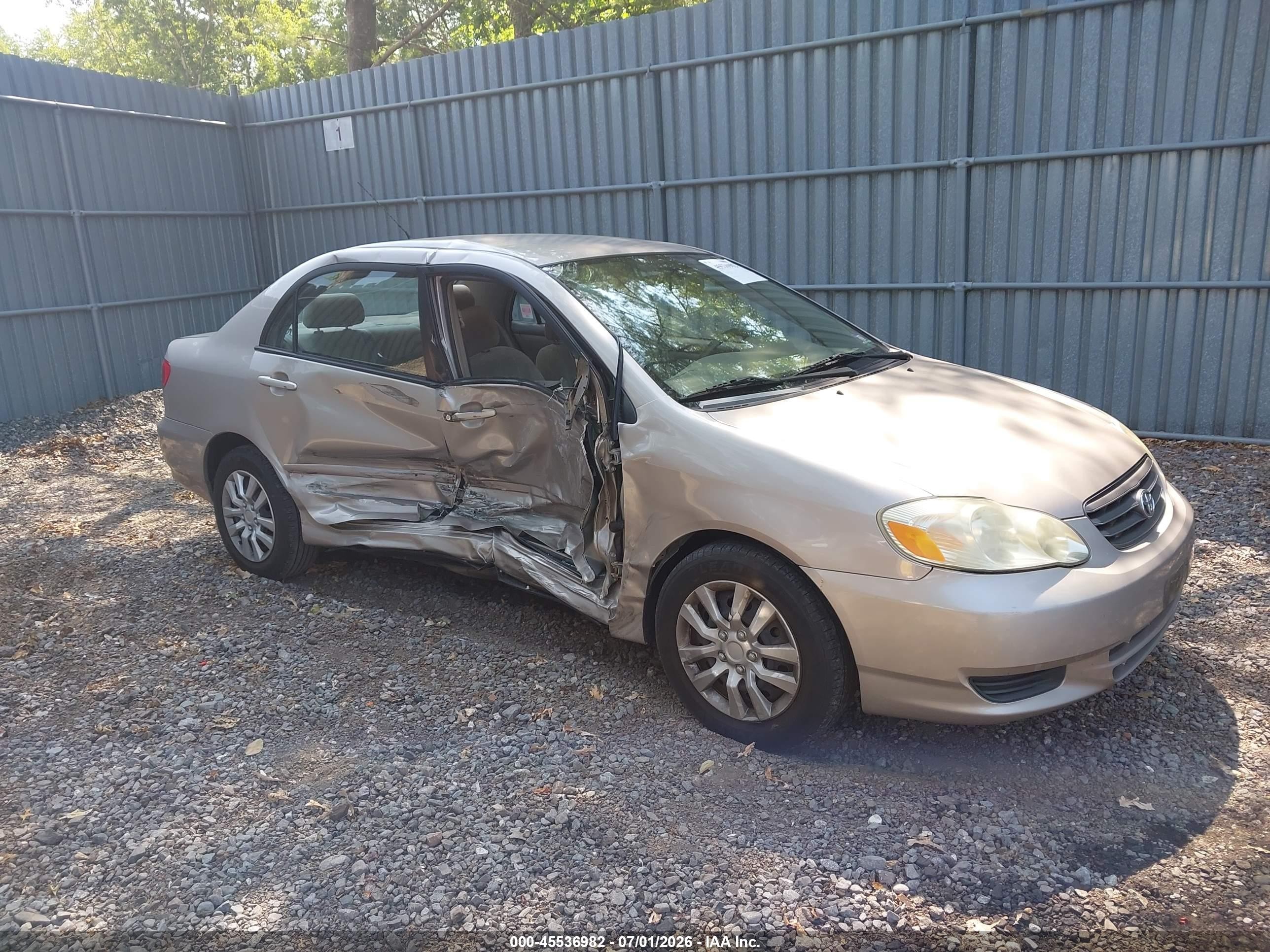 2003 Toyota Corolla Le Gold vin: 2T1BR32E03C110095