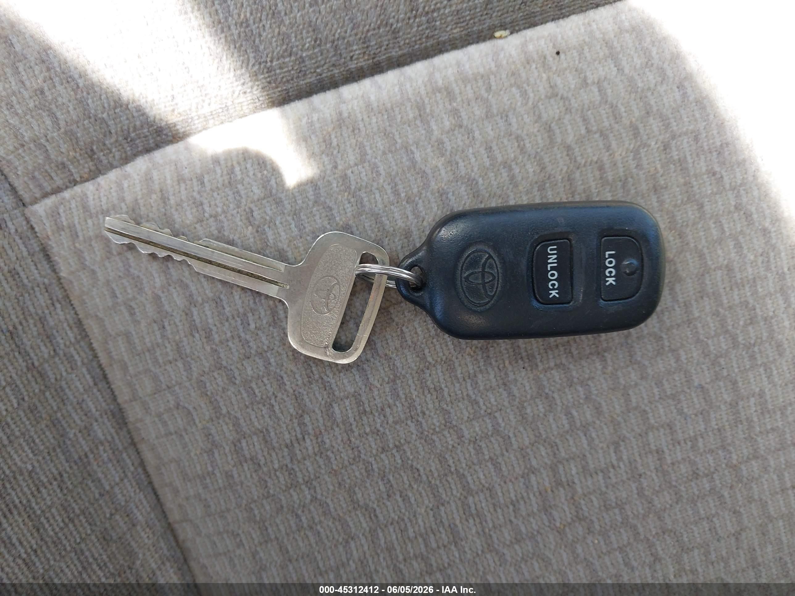 2004 Toyota Corolla Le Beige vin: 2T1BR32E04C196476