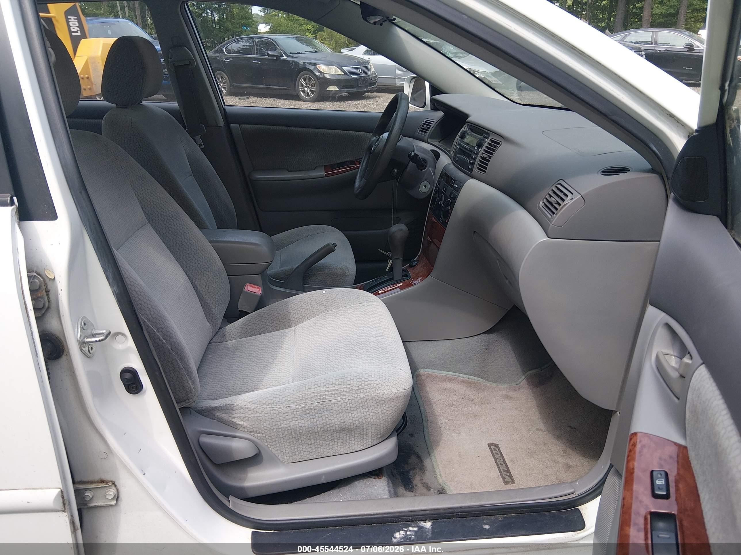 2004 Toyota Corolla Le White vin: 2T1BR32E04C238788