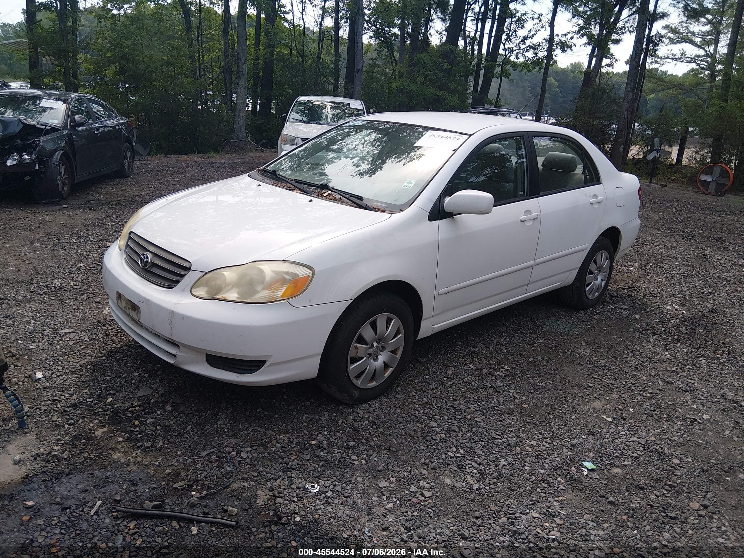 2004 Toyota Corolla Le White vin: 2T1BR32E04C238788