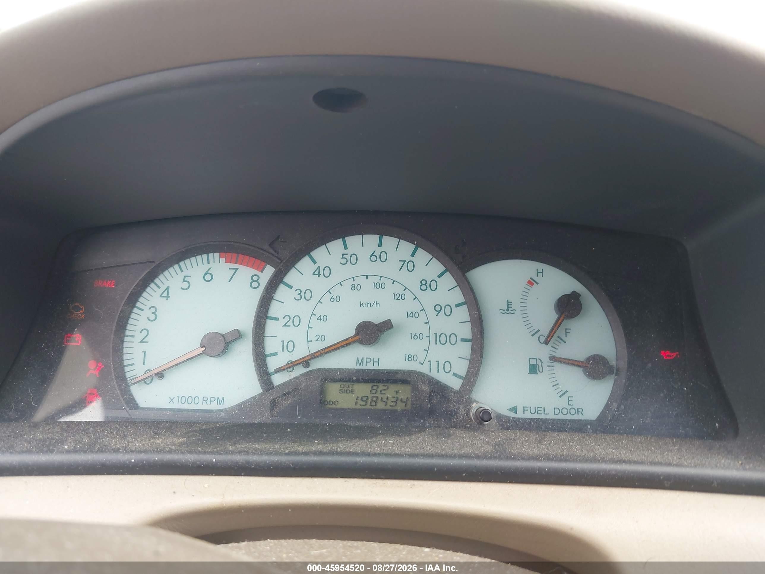 2004 Toyota Corolla Le Gold vin: 2T1BR32E04C299901