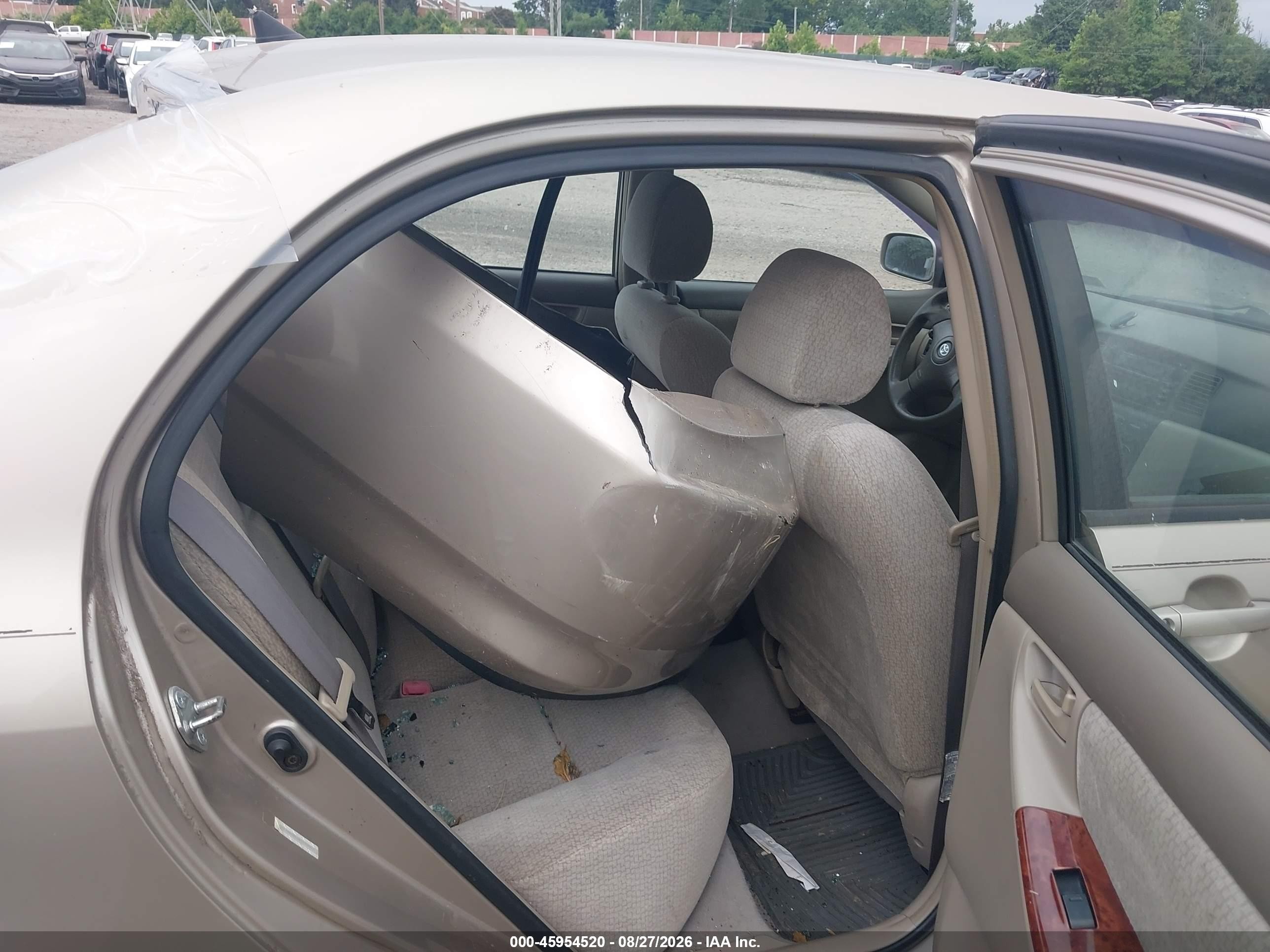 2004 Toyota Corolla Le Gold vin: 2T1BR32E04C299901