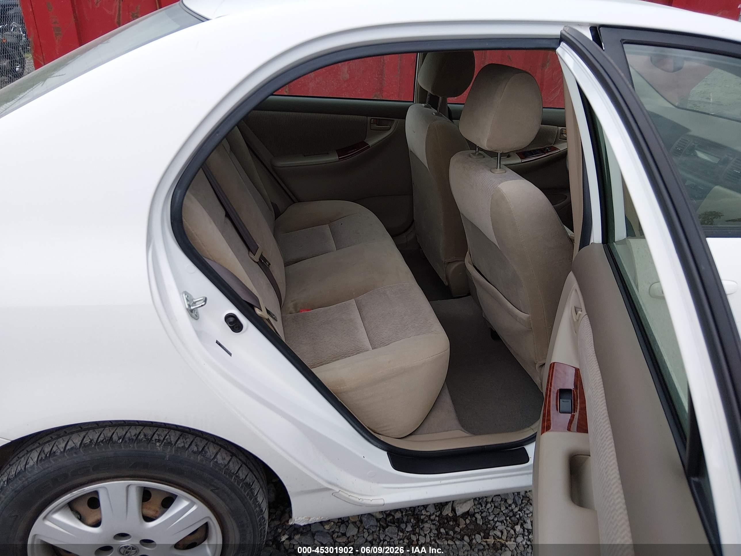 2005 Toyota Corolla Le White vin: 2T1BR32E05C368703