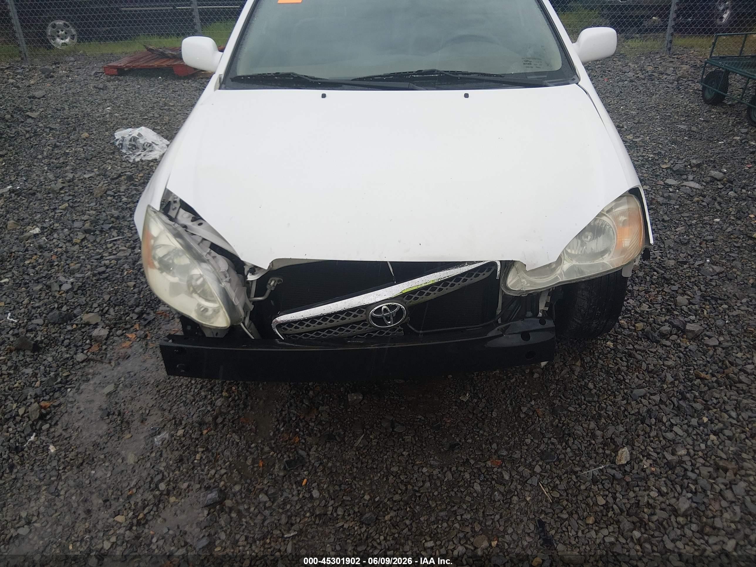 2005 Toyota Corolla Le White vin: 2T1BR32E05C368703