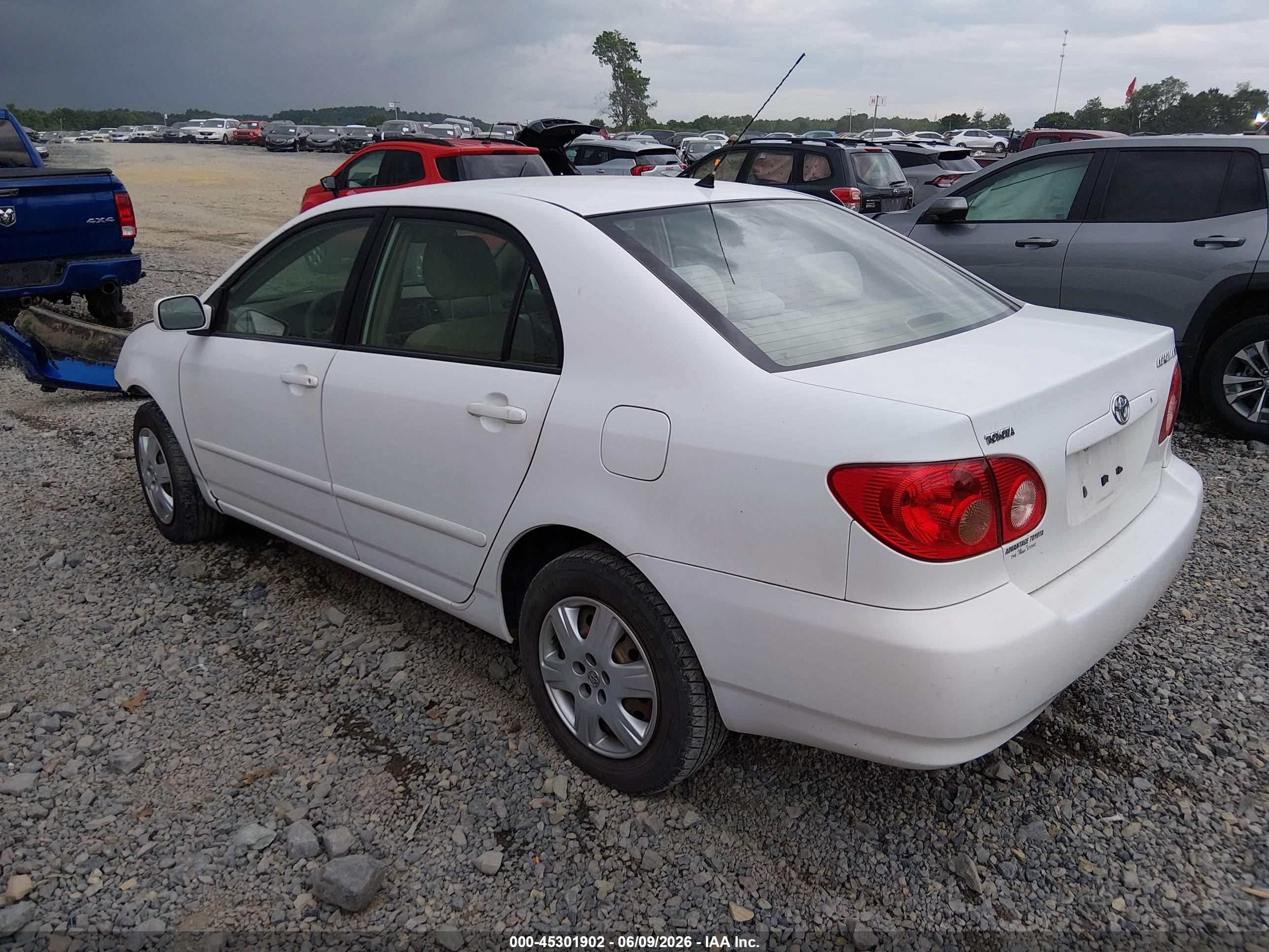 2005 Toyota Corolla Le White vin: 2T1BR32E05C368703