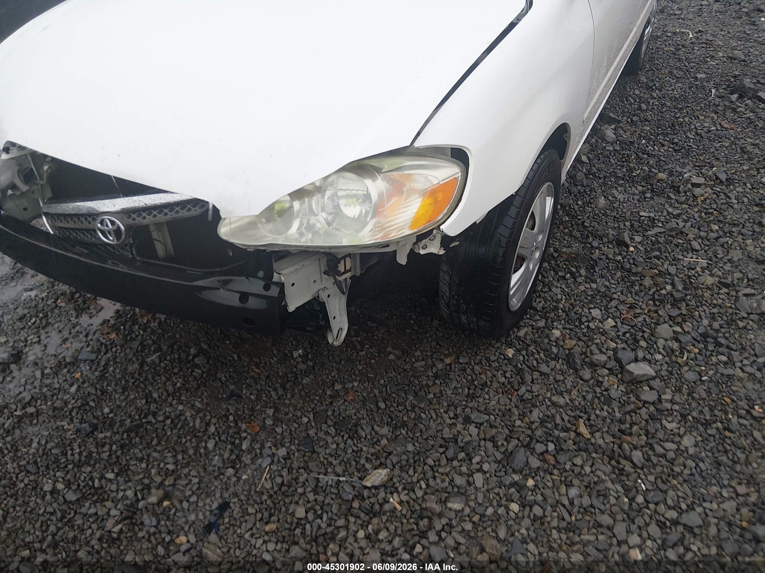 2005 Toyota Corolla Le White vin: 2T1BR32E05C368703