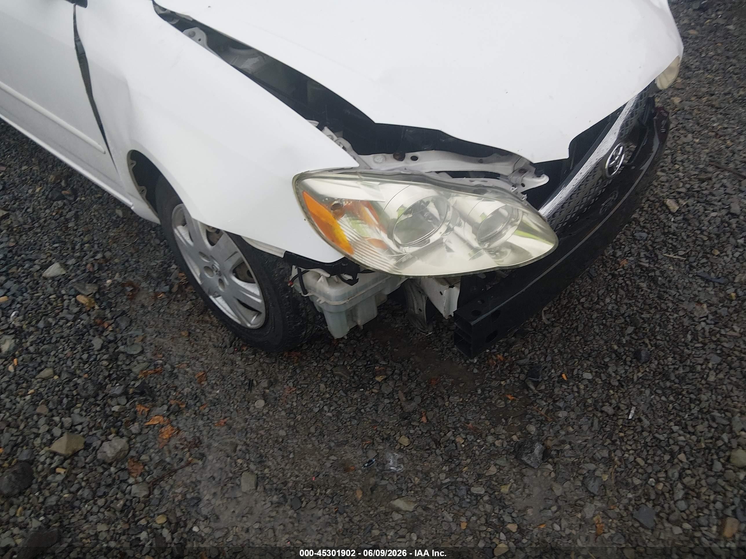 2005 Toyota Corolla Le White vin: 2T1BR32E05C368703