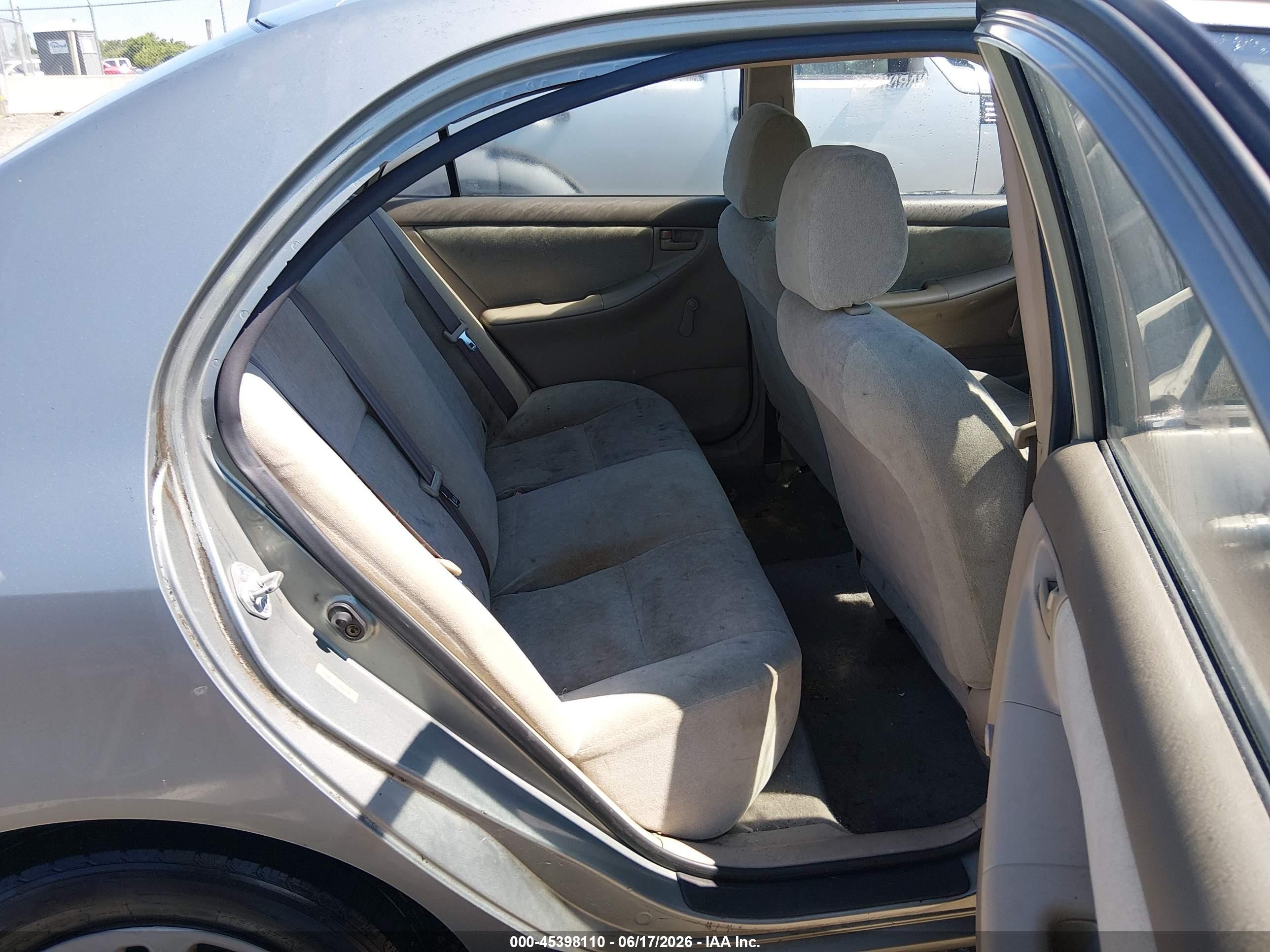 2004 Toyota Corolla Ce Silver vin: 2T1BR32E14C295551