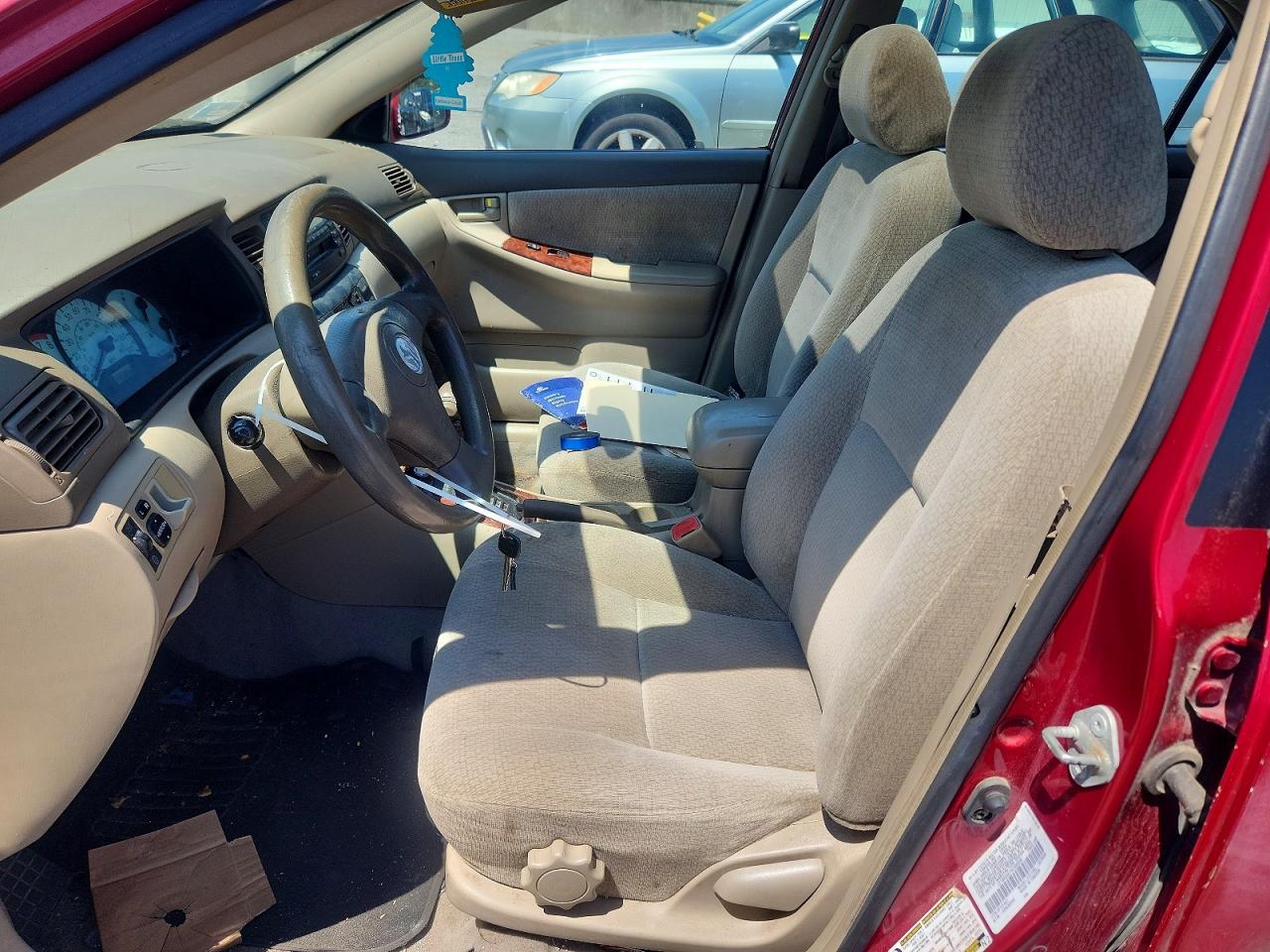 2004 Toyota Corolla Le Red vin: 2T1BR32E14C305558