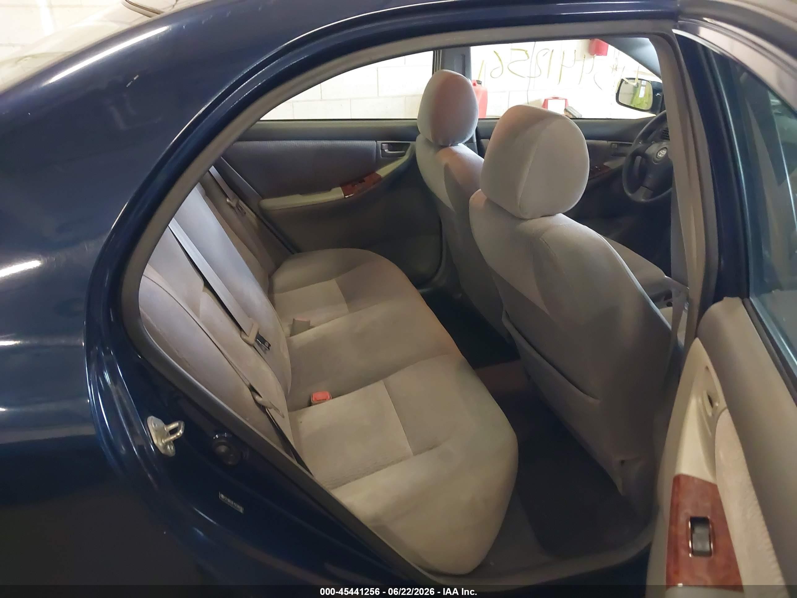 2005 Toyota Corolla Le Blue vin: 2T1BR32E15C368161