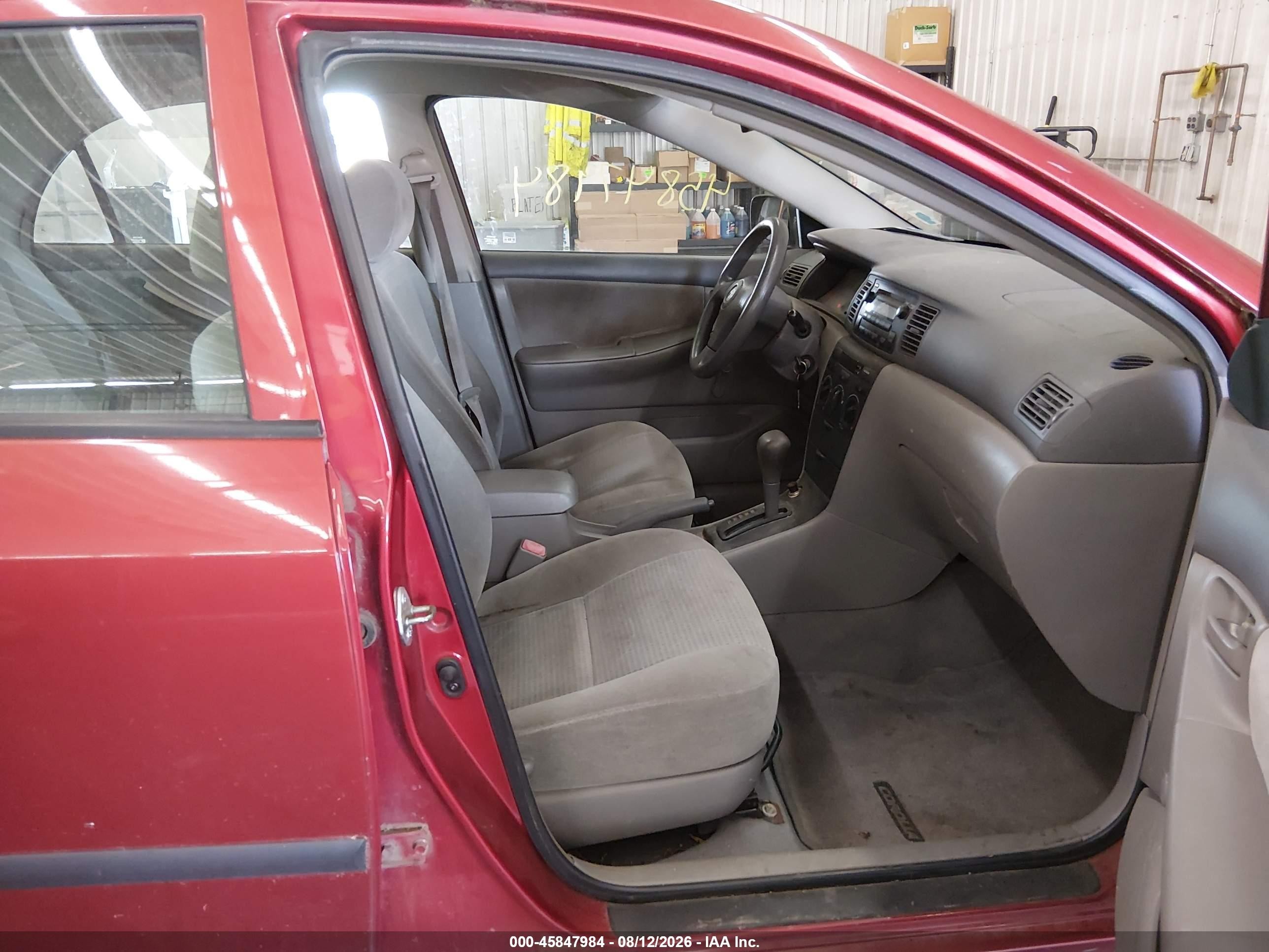 2005 Toyota Corolla Ce Red vin: 2T1BR32E15C447653