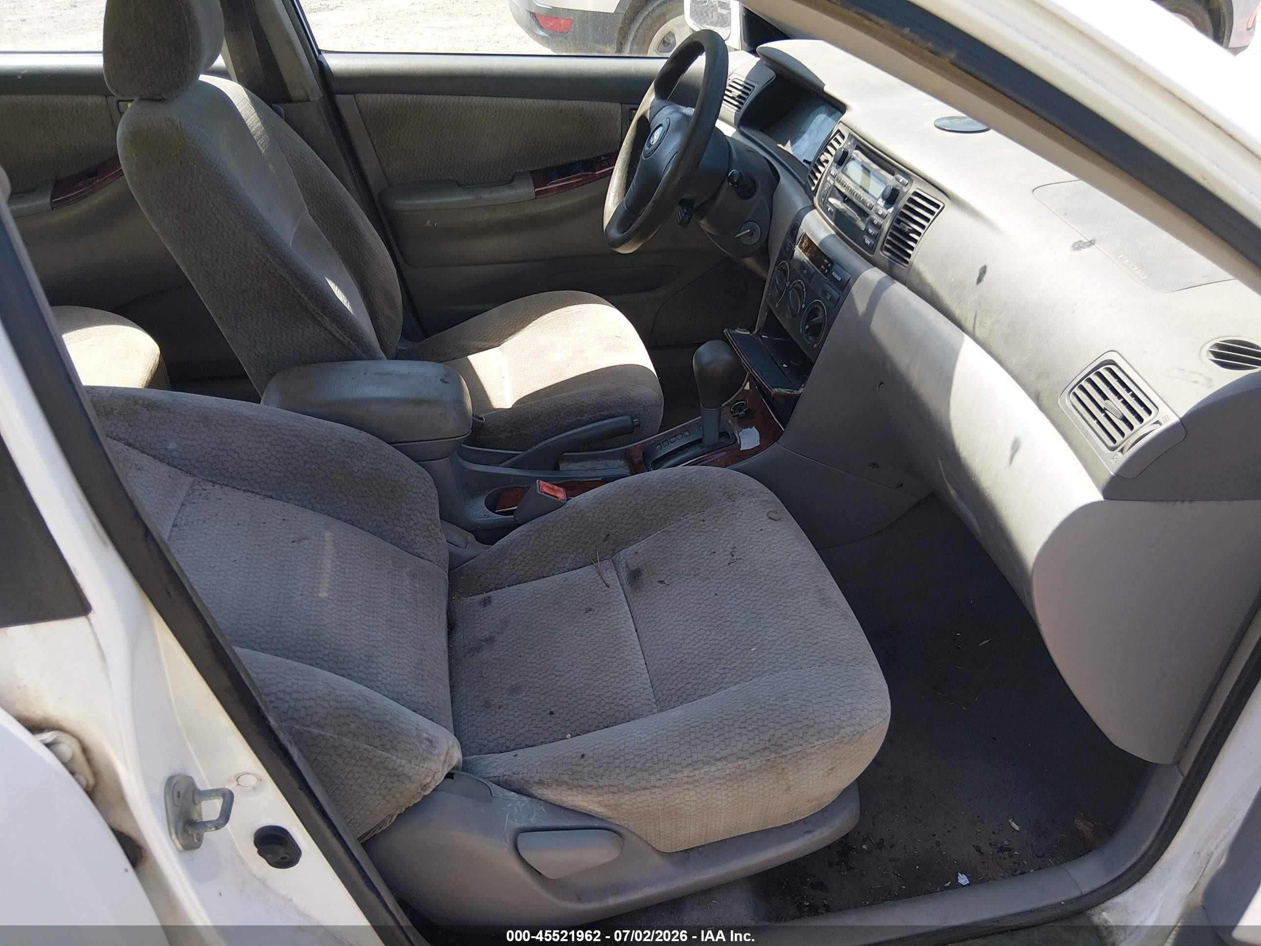 2003 Toyota Corolla Le White vin: 2T1BR32E23C082557