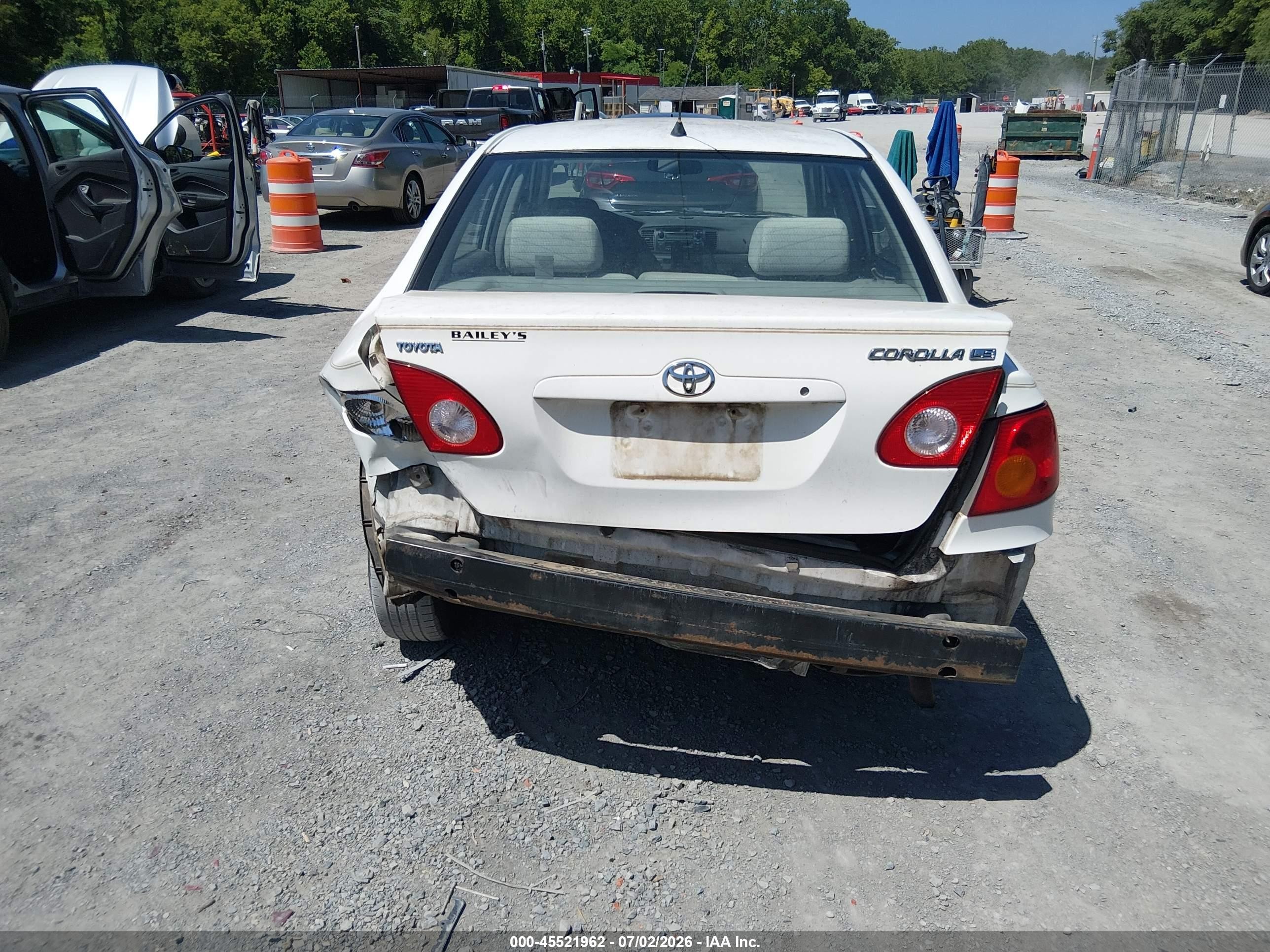 2003 Toyota Corolla Le White vin: 2T1BR32E23C082557