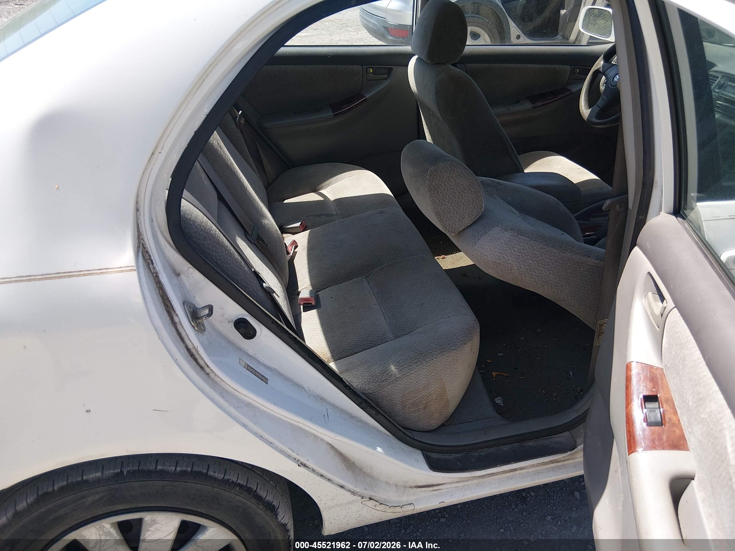 2003 Toyota Corolla Le White vin: 2T1BR32E23C082557