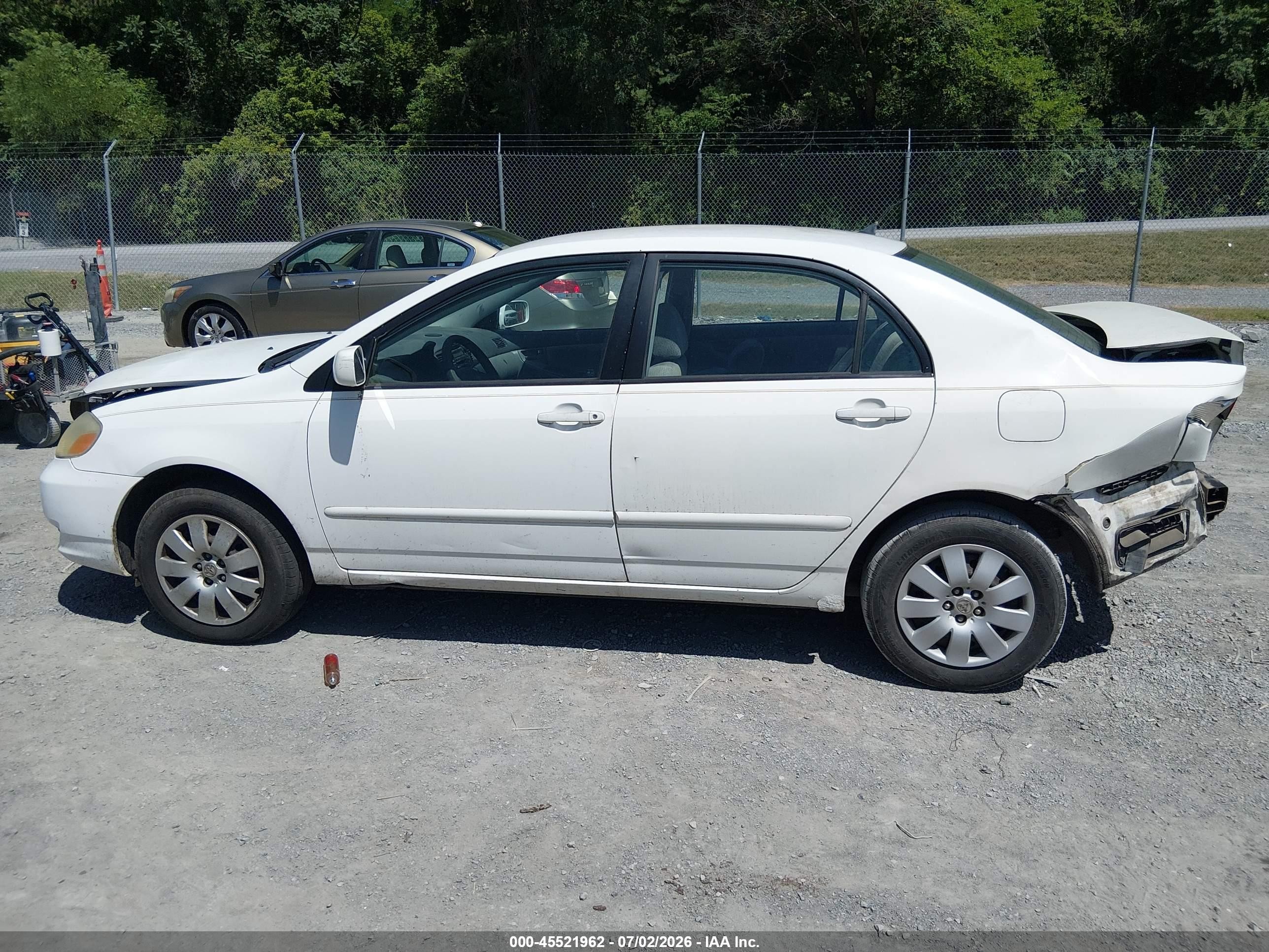 2003 Toyota Corolla Le White vin: 2T1BR32E23C082557