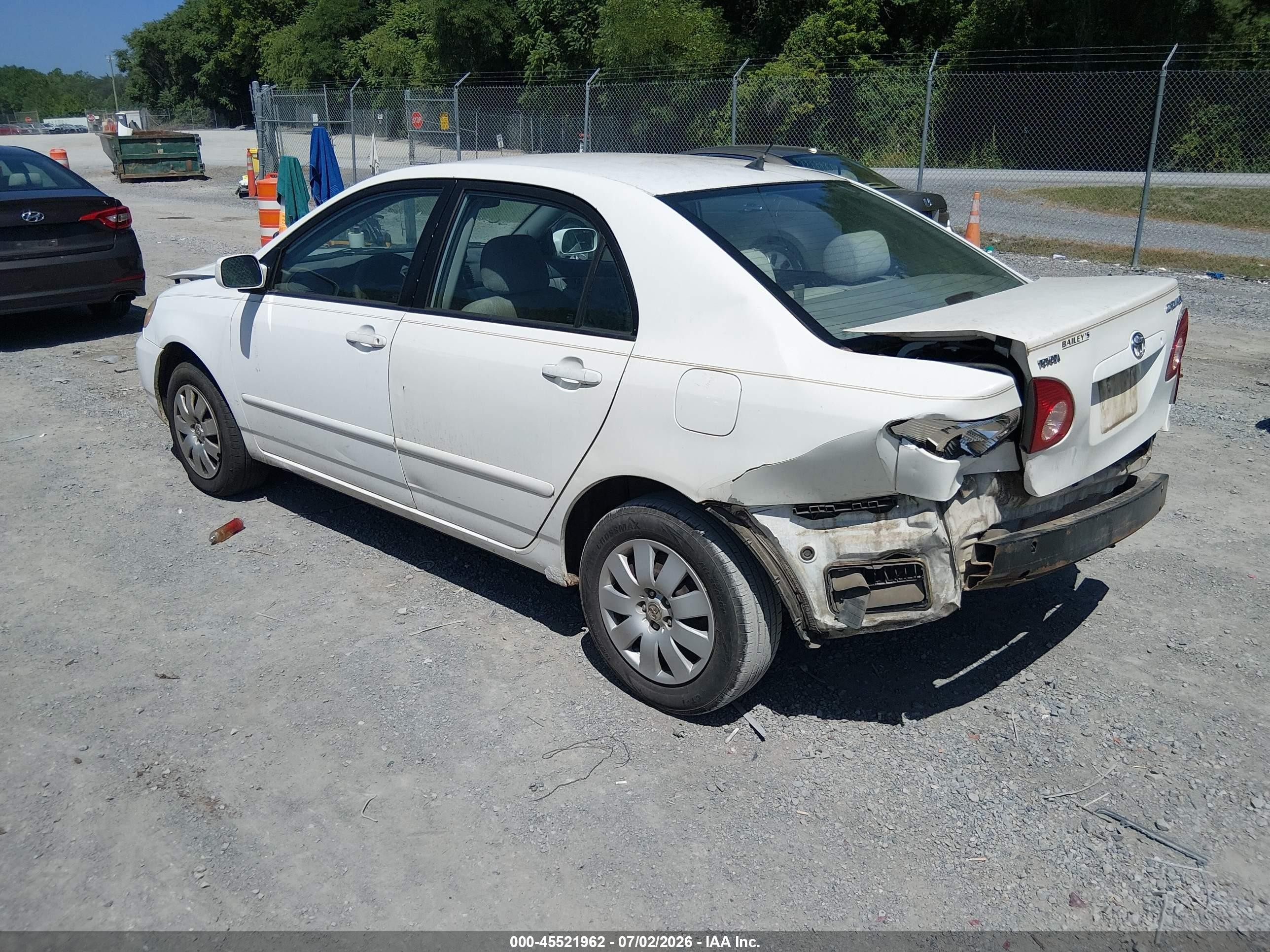 2003 Toyota Corolla Le White vin: 2T1BR32E23C082557