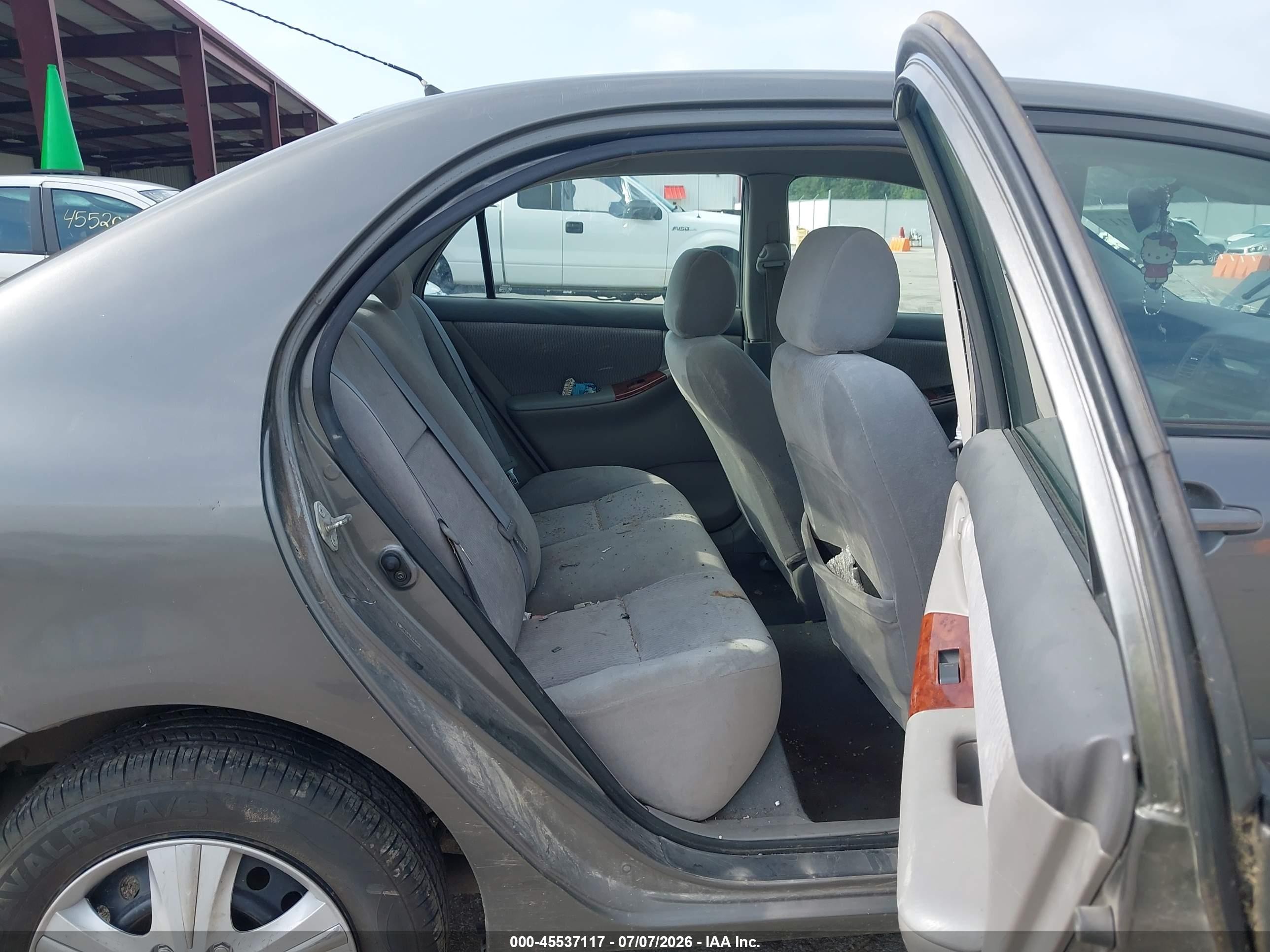 2005 Toyota Corolla Le Gray vin: 2T1BR32E25C462467