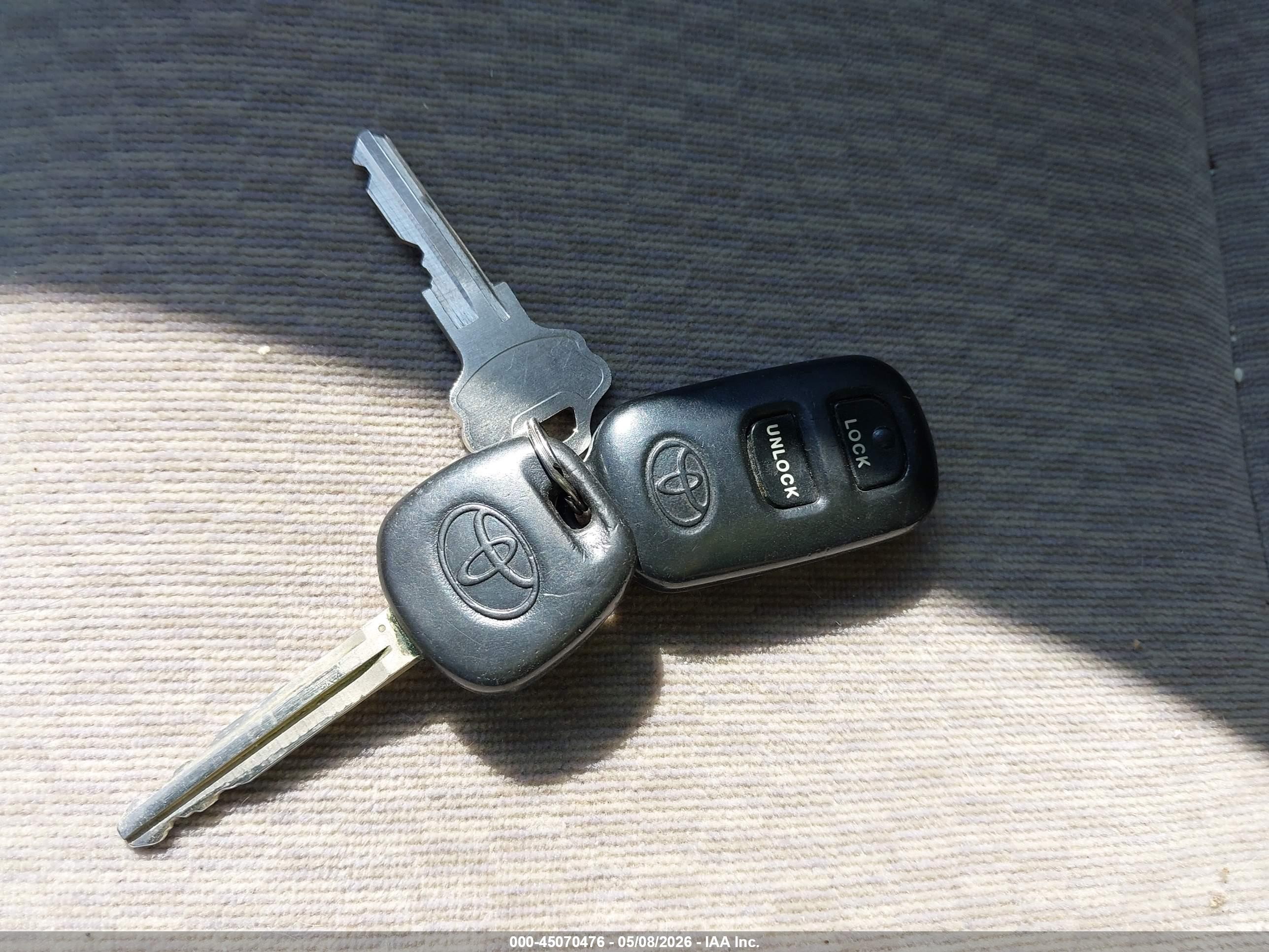 2006 Toyota Corolla Le Gold vin: 2T1BR32E26C630478