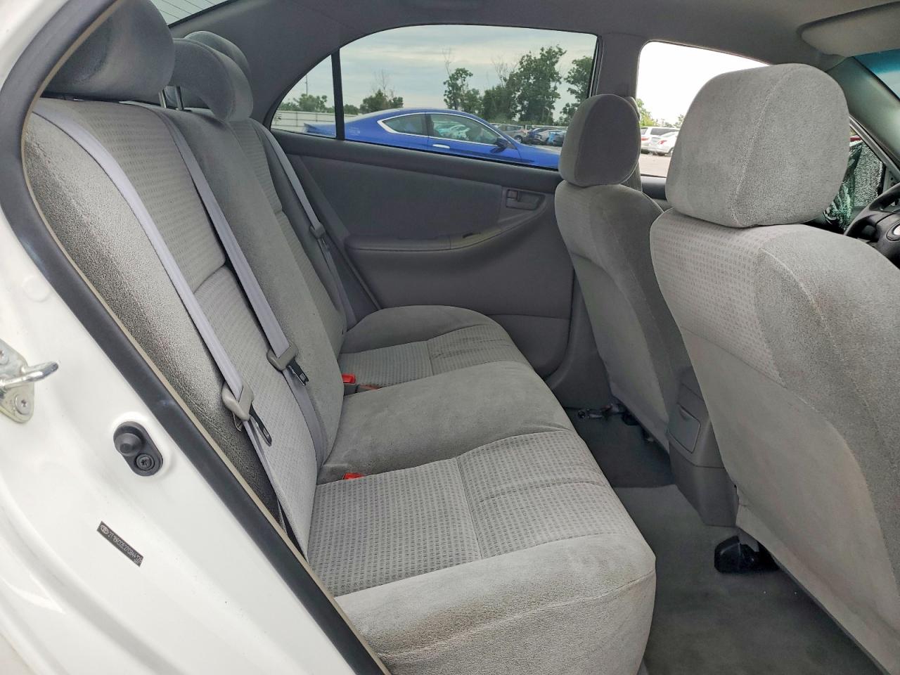 2007 Toyota Corolla Ce White vin: 2T1BR32E27C844128