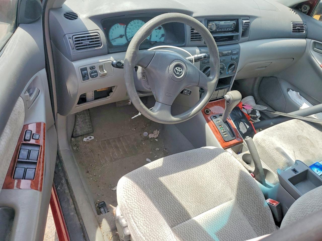 2003 Toyota Corolla Le Red vin: 2T1BR32E33C119583