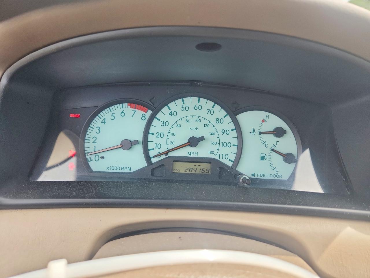 2003 Toyota Corolla Le Red vin: 2T1BR32E33C151336