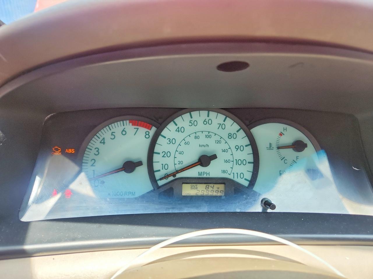 2004 Toyota Corolla Le Красный vin: 2T1BR32E34C167053