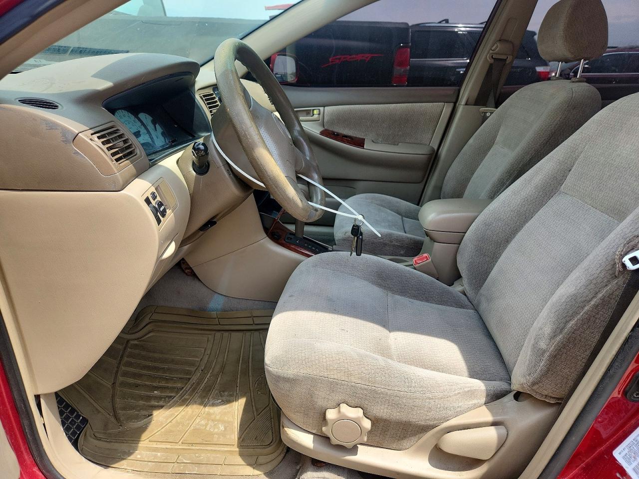 2004 Toyota Corolla Le Красный vin: 2T1BR32E34C167053