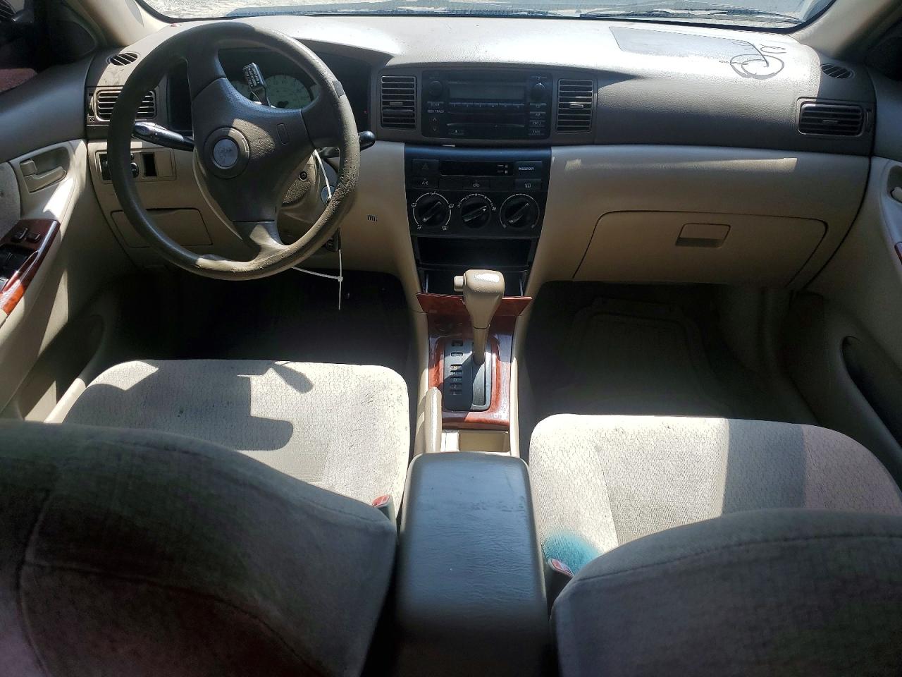 2004 Toyota Corolla Le Красный vin: 2T1BR32E34C167053