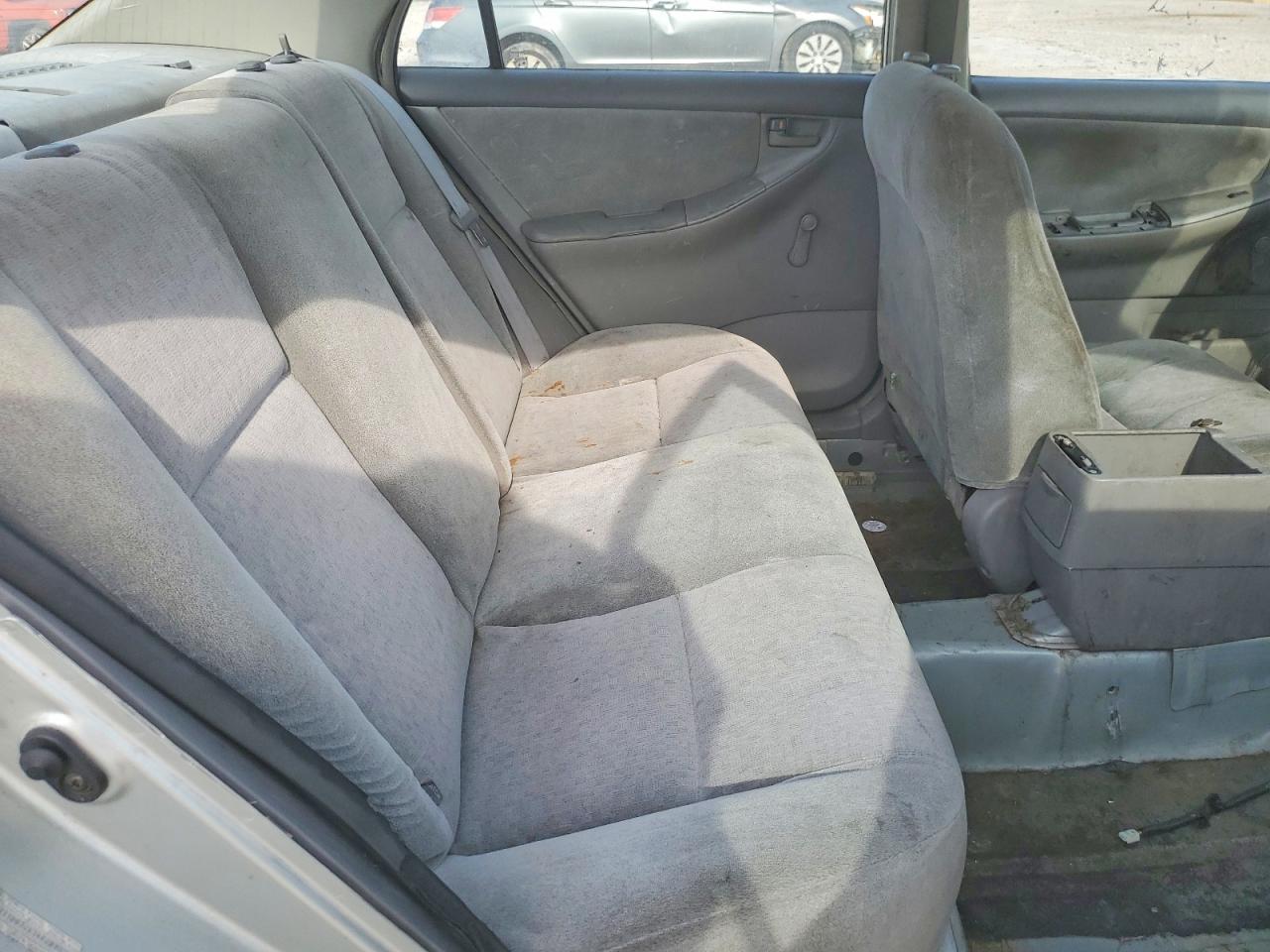 2004 Toyota Corolla Ce Серебряный vin: 2T1BR32E34C281070