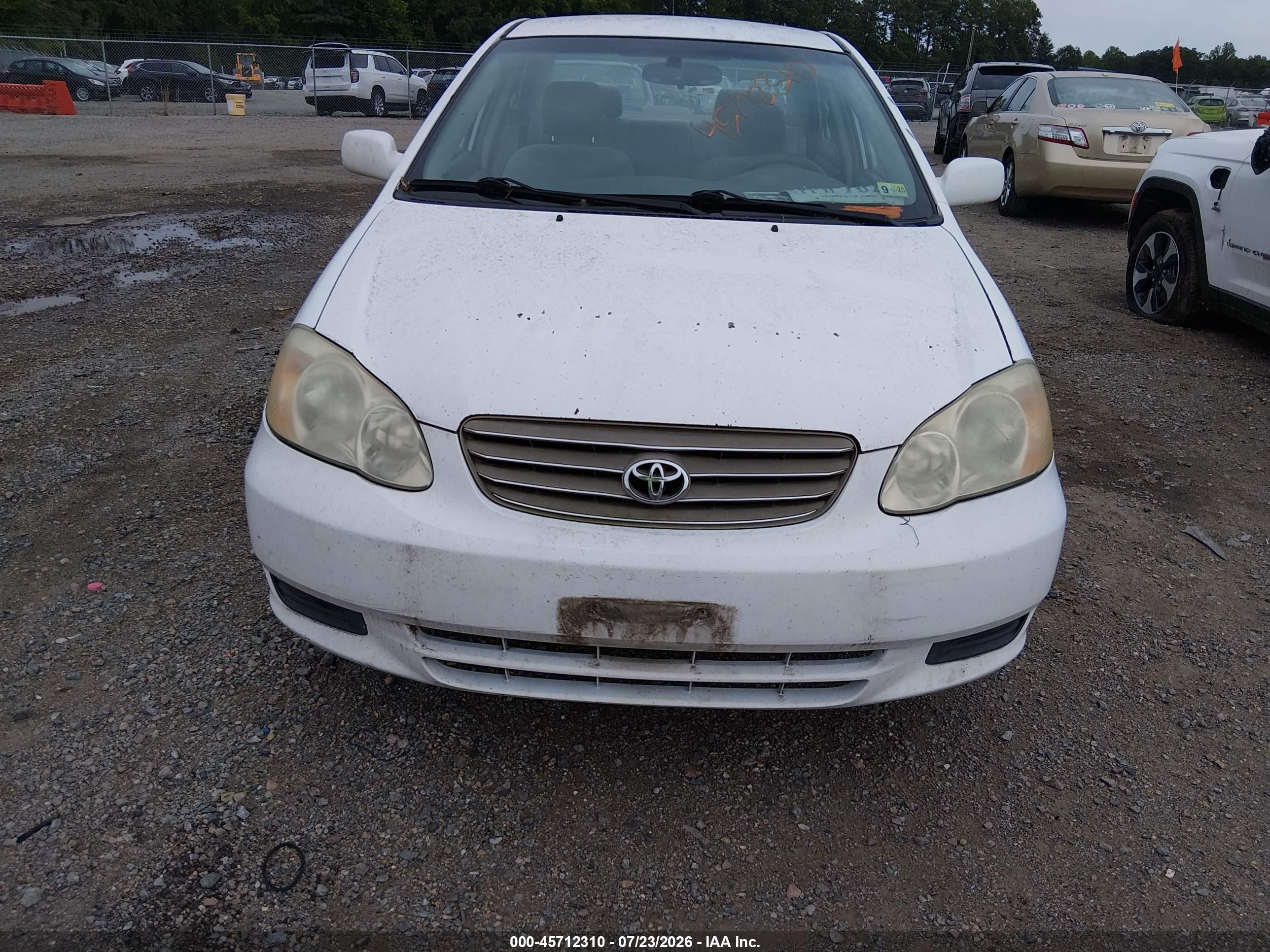 2004 Toyota Corolla Le White vin: 2T1BR32E34C310650