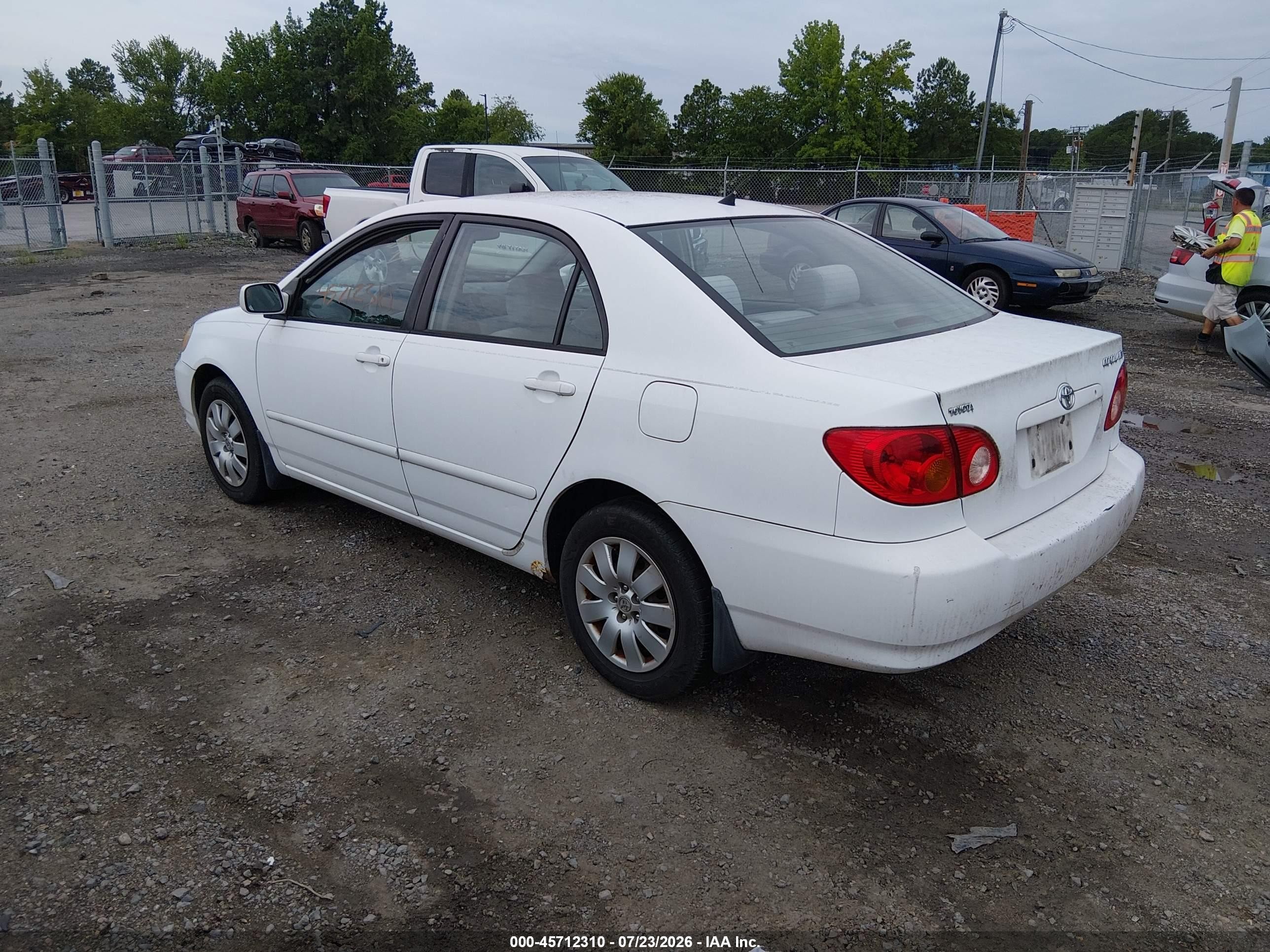 2004 Toyota Corolla Le White vin: 2T1BR32E34C310650