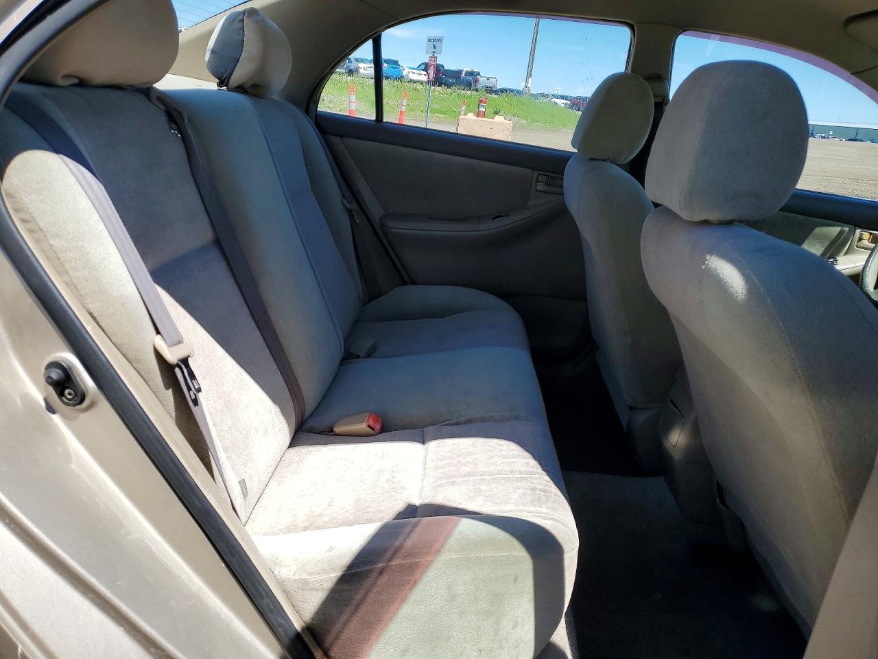 2004 Toyota Corolla Ce Gold vin: 2T1BR32E34C787174
