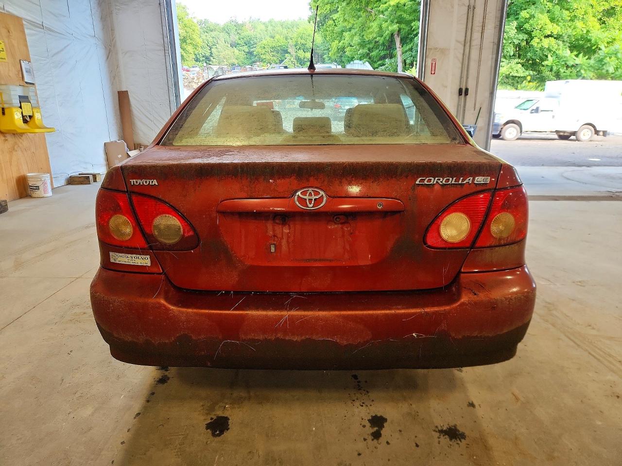 2005 Toyota Corolla Ce Red vin: 2T1BR32E35C336943