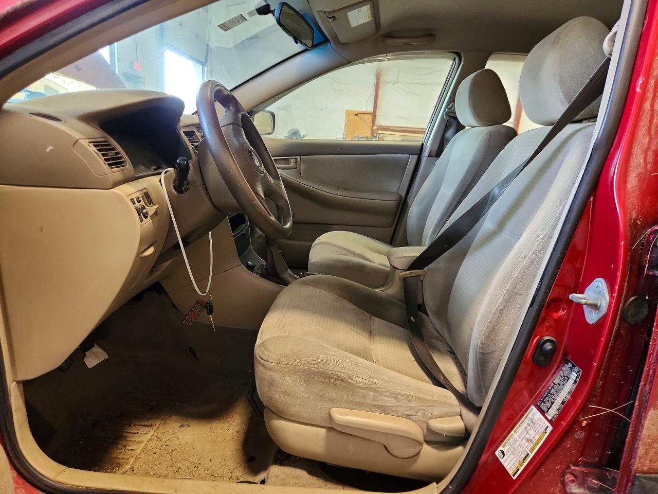 2005 Toyota Corolla Ce Red vin: 2T1BR32E35C336943